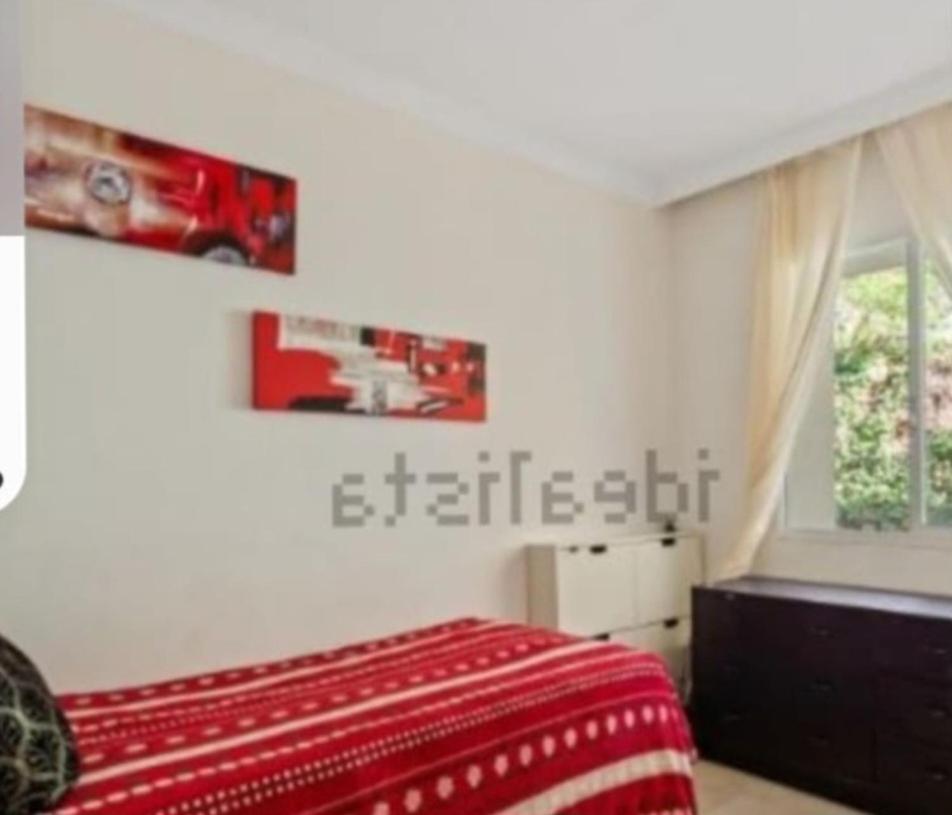 bedroom, with a share bathroom in a Bed and breakfast place