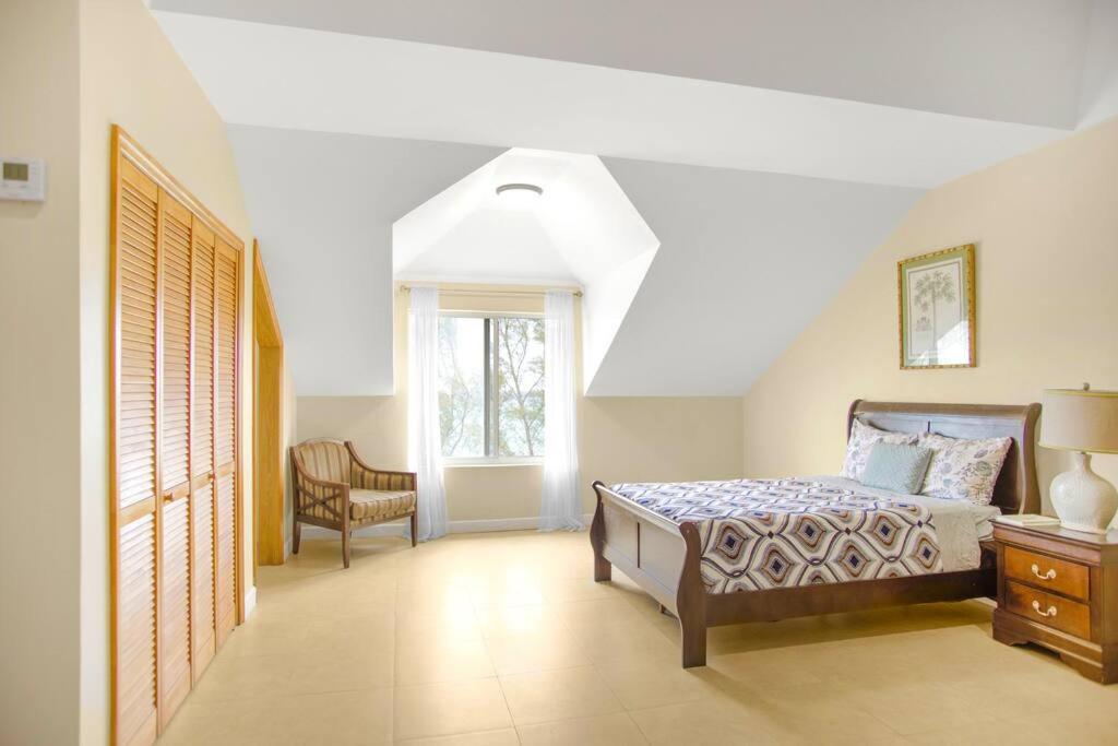 NEW Ocean view Apt Beach Access