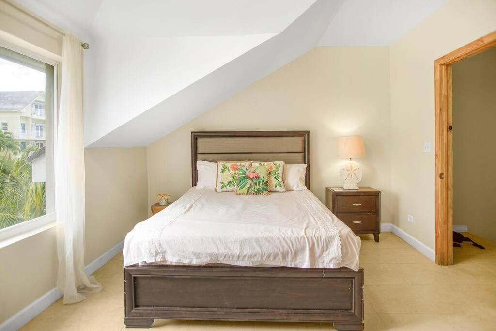 NEW Ocean view Apt Beach Access