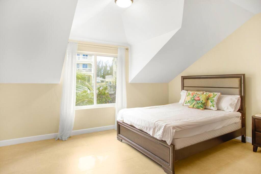 NEW Ocean view Apt Beach Access