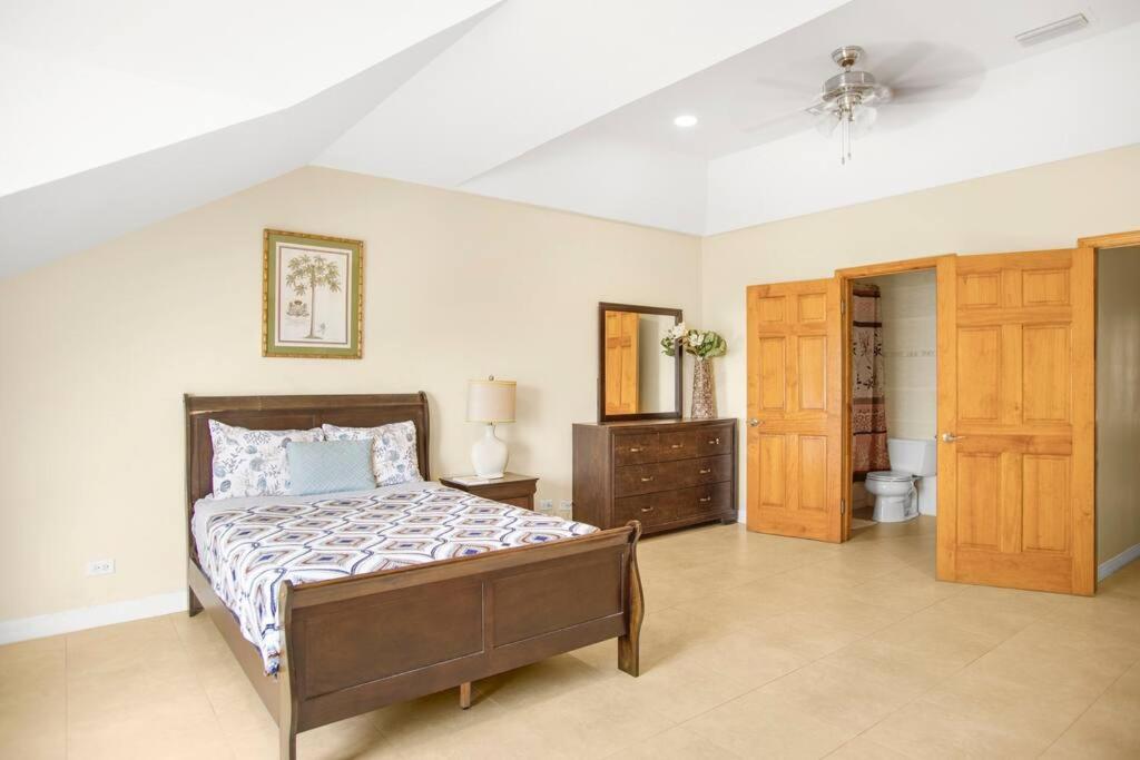 NEW Ocean view Apt Beach Access