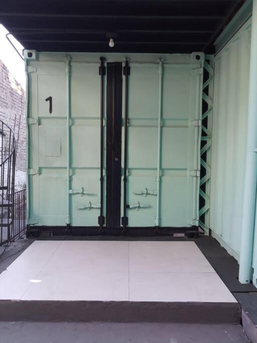 Apartamento Container com pátio, vaga para carro e Split