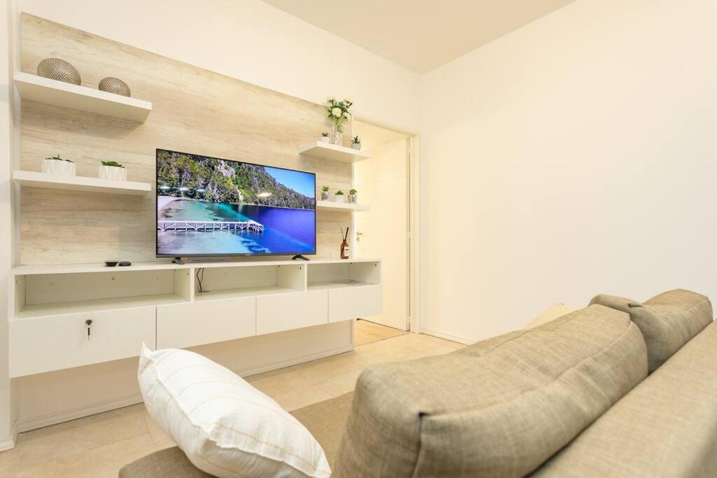 Santa Fe Avenue Tower Apartment
