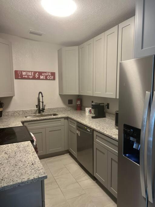 6 Bedrooms ClueThemed Home near parks