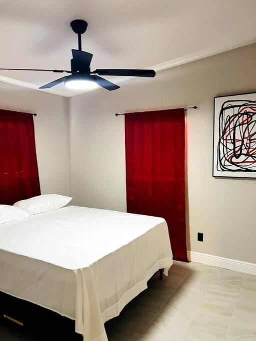 6 Bedrooms ClueThemed Home near parks