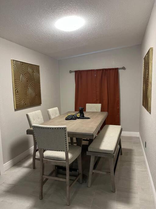 6 Bedrooms ClueThemed Home near parks