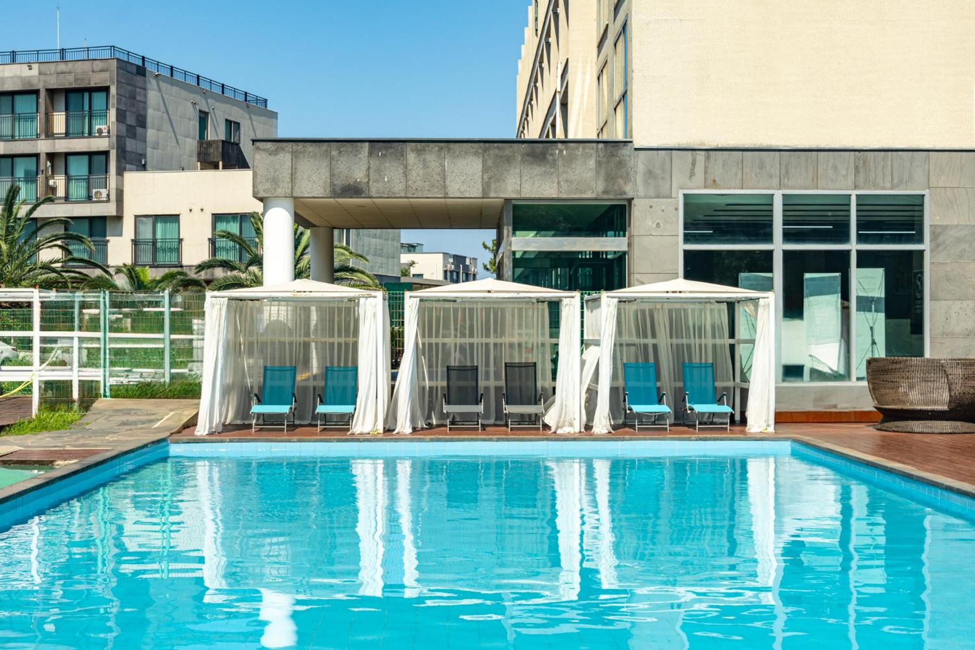 Amoureux Resort