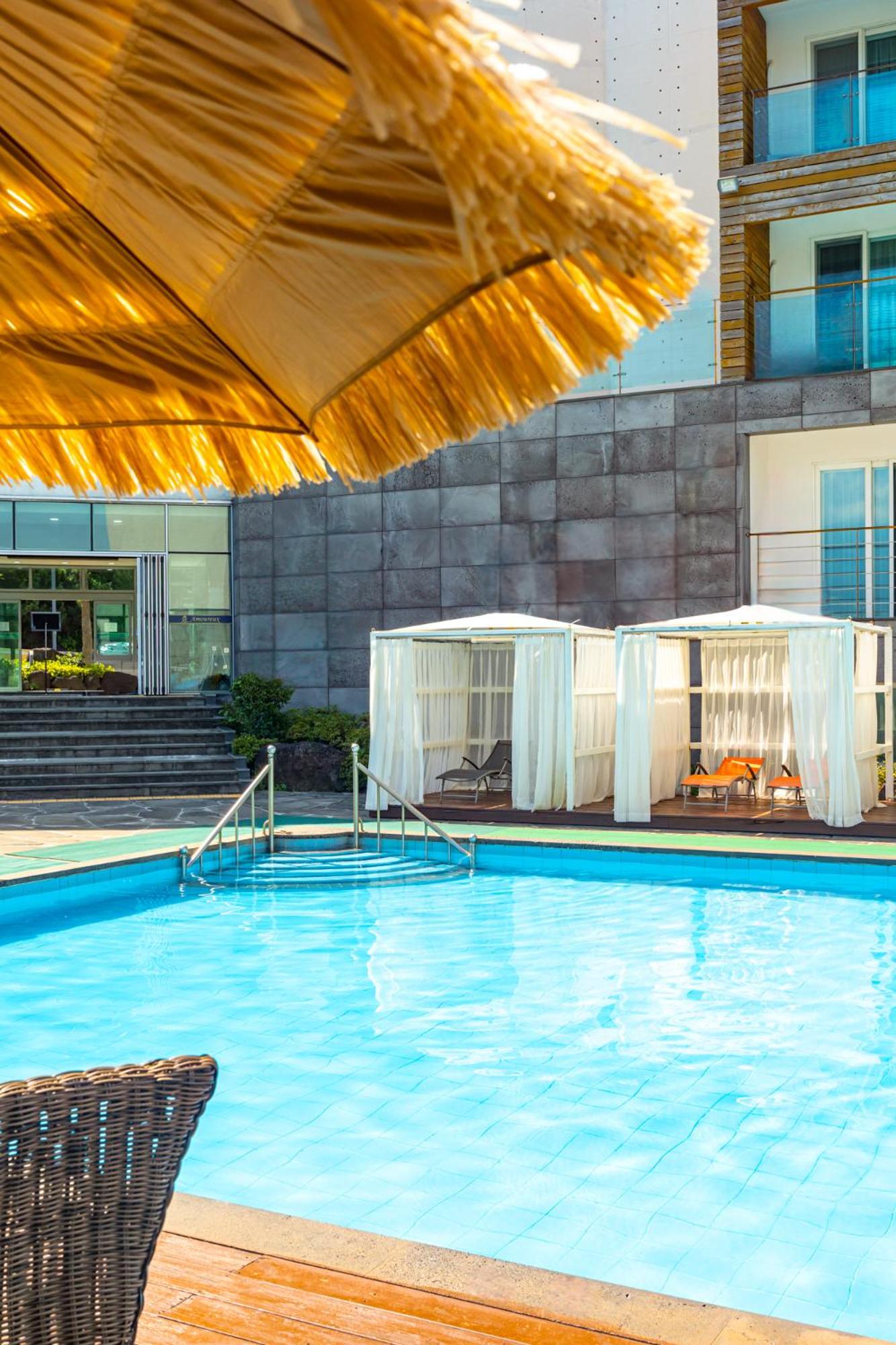Amoureux Resort