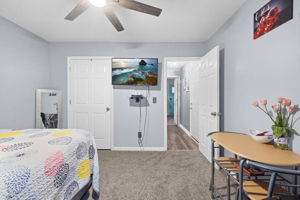2 Rooms Private Entry No Shared Spaces By Downtown view 2