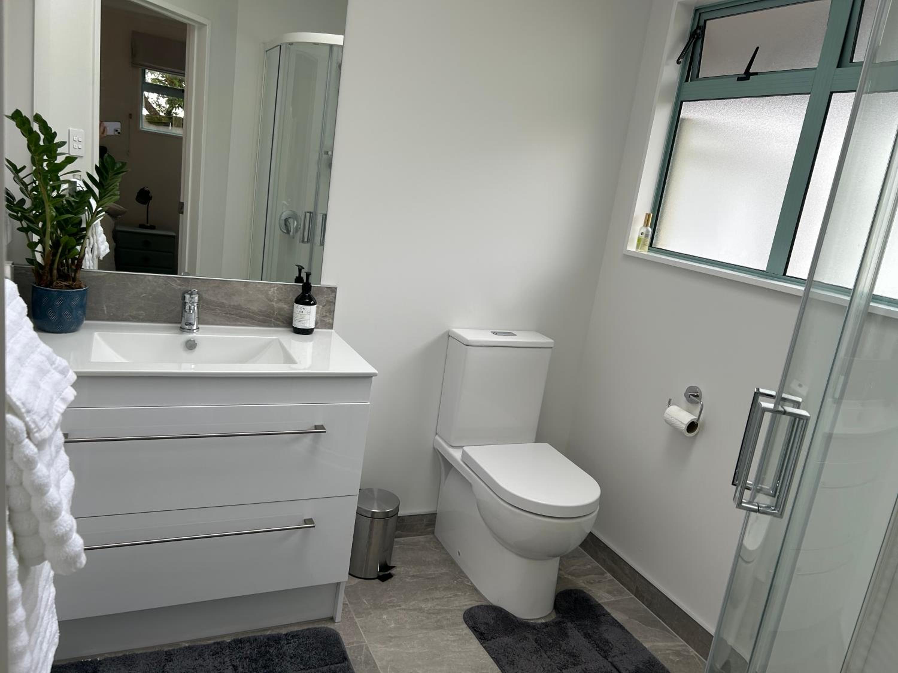 Guest Suite - Walk to Havelock North Village view 5