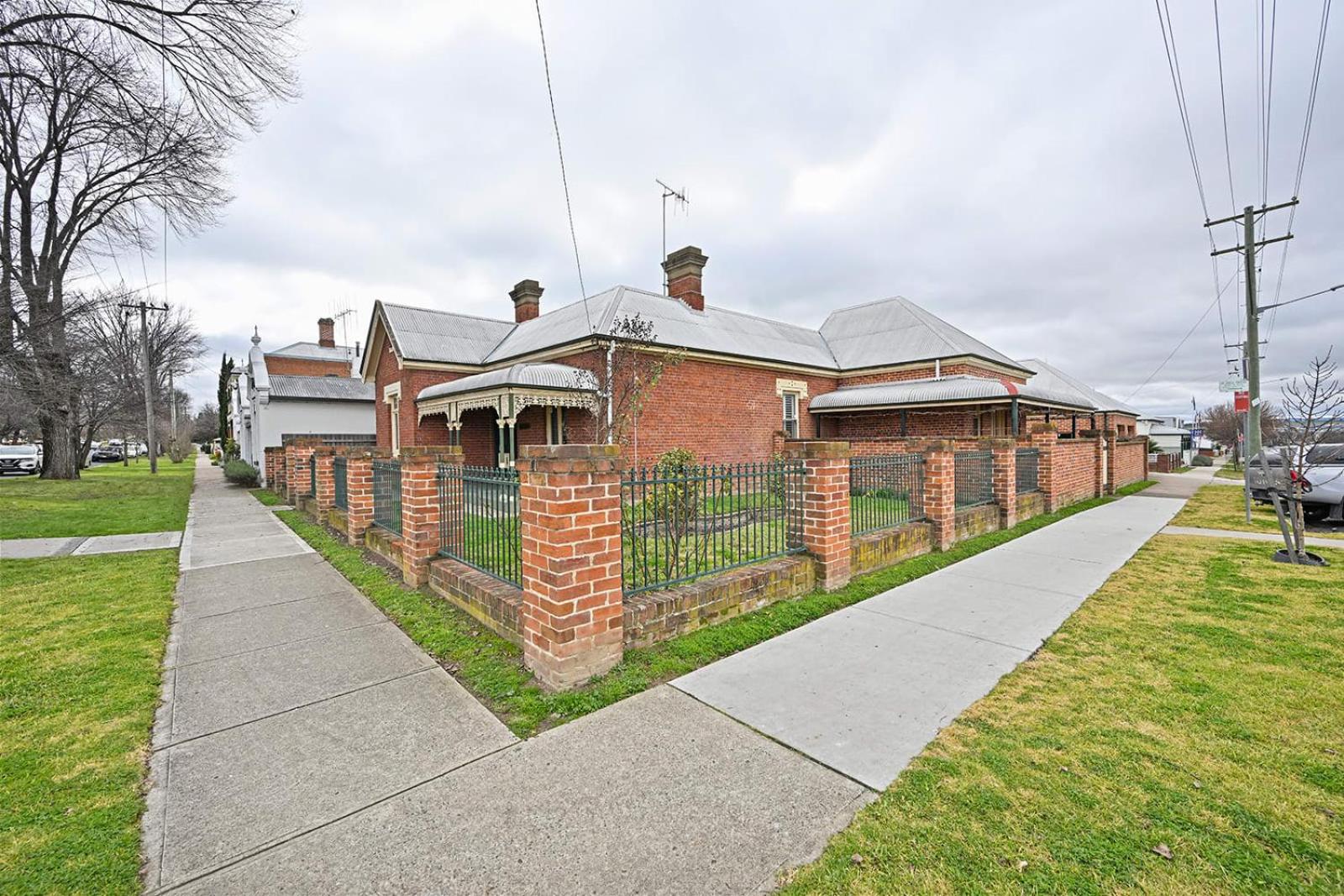 Dunkley House - Large CBD Heritage Home, Sleeps 10