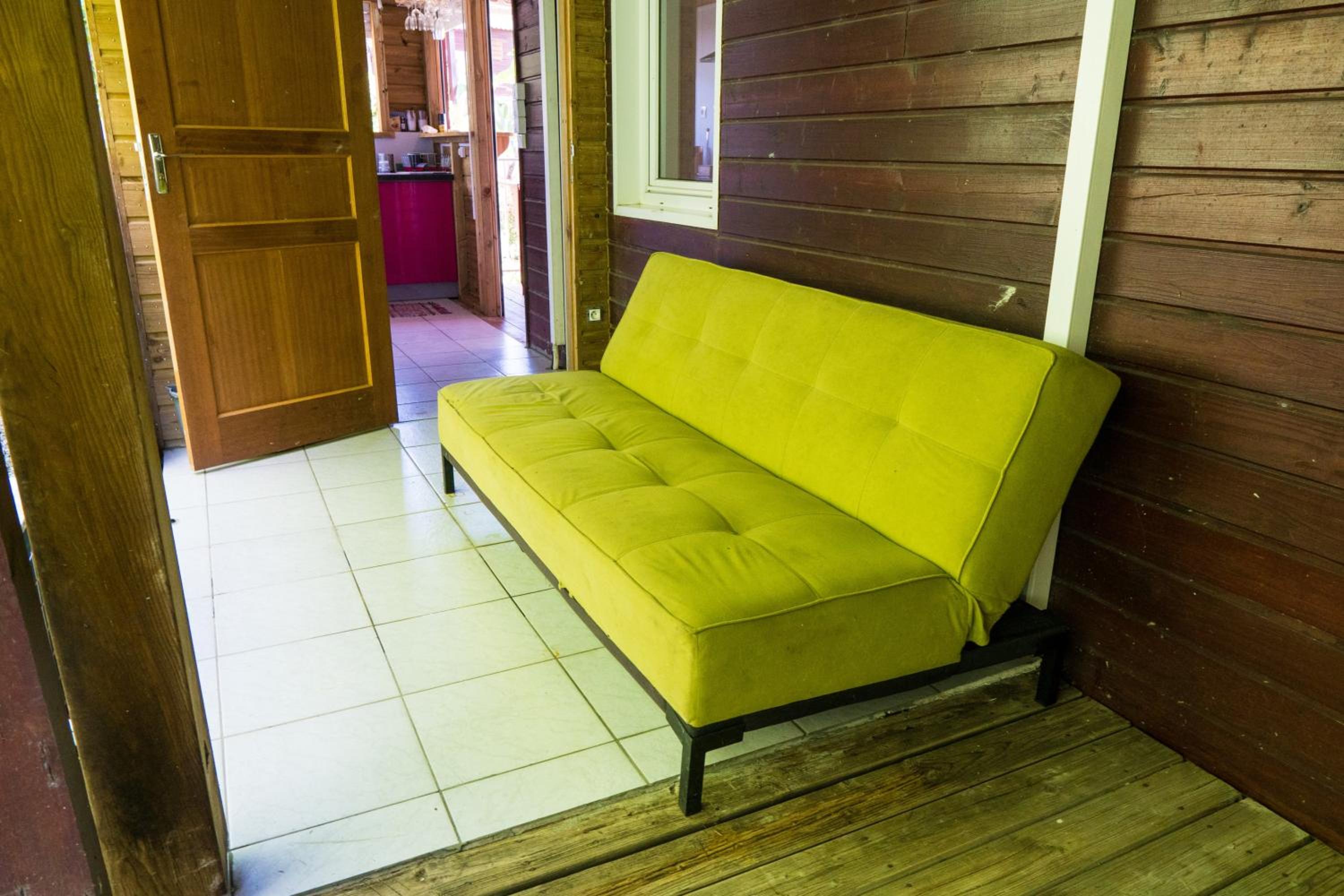Bungalow charmant proche de Bouillante avec climatisation. view 3