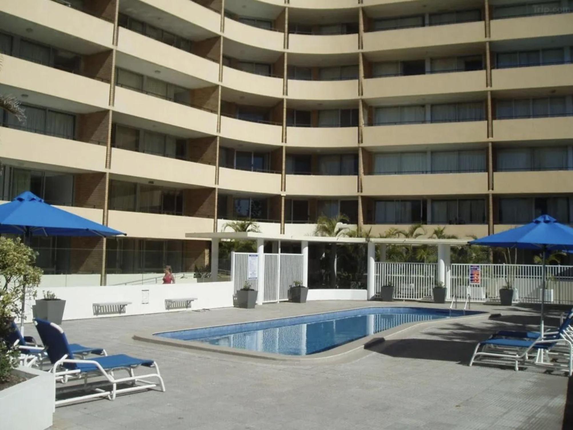 Cozy Central Beachfront Surfers Paradise