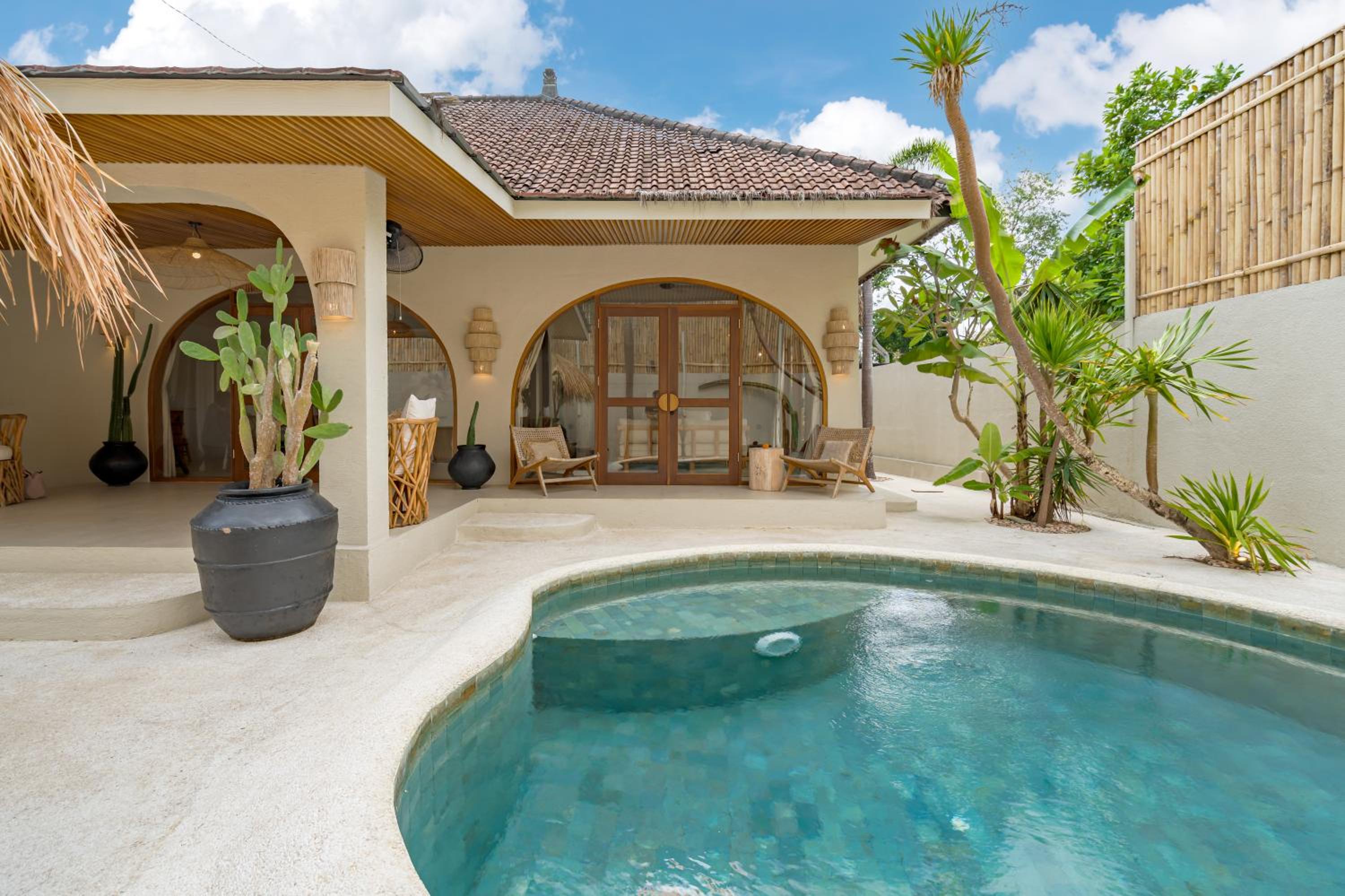 Villa Water Star - 3BR Luxurious Tropical Villa in Trendy Canggu