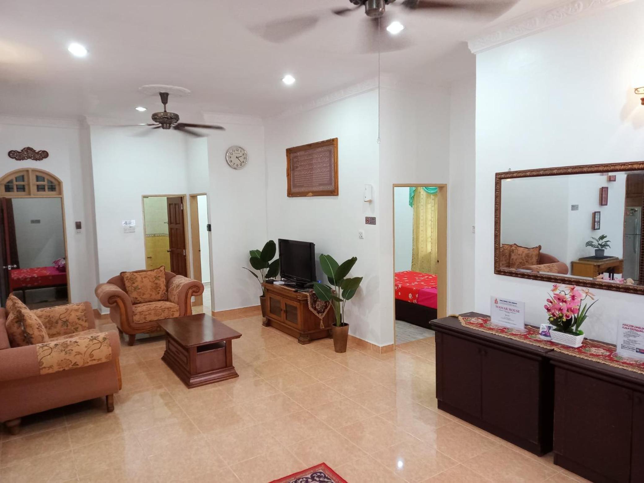 Camelia Homestay Bungalow - Mawar House Near Airport and Gong Badak Stadium photo 5