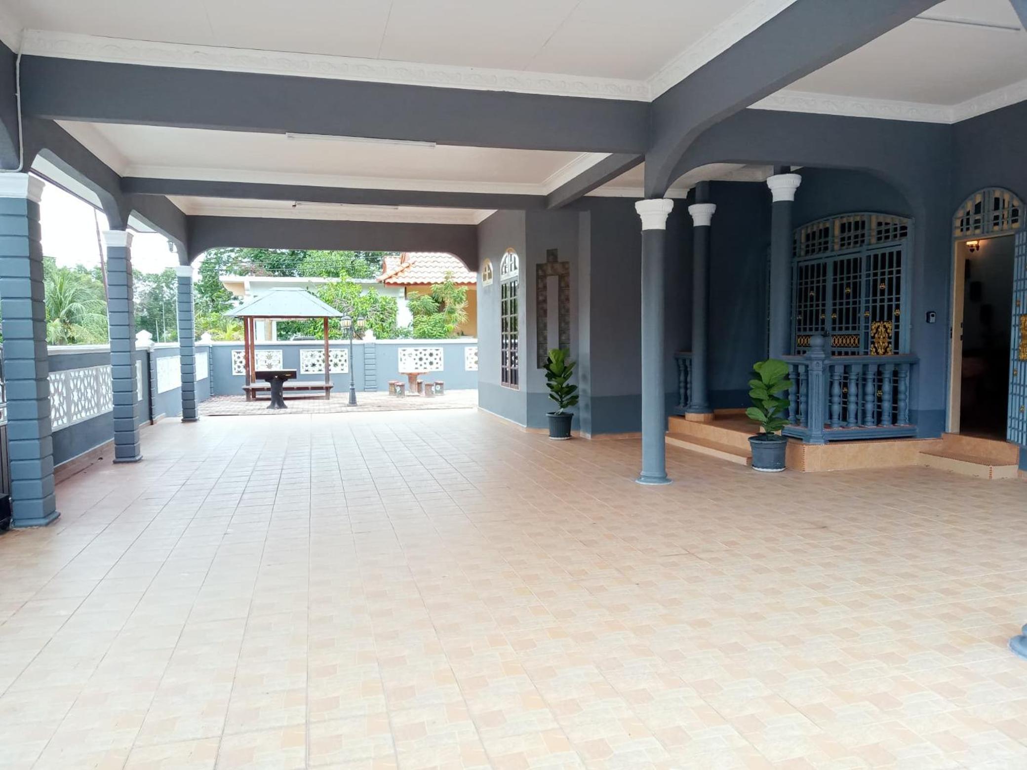 Camelia Homestay Bungalow - Mawar House Near Airport and Gong Badak Stadium