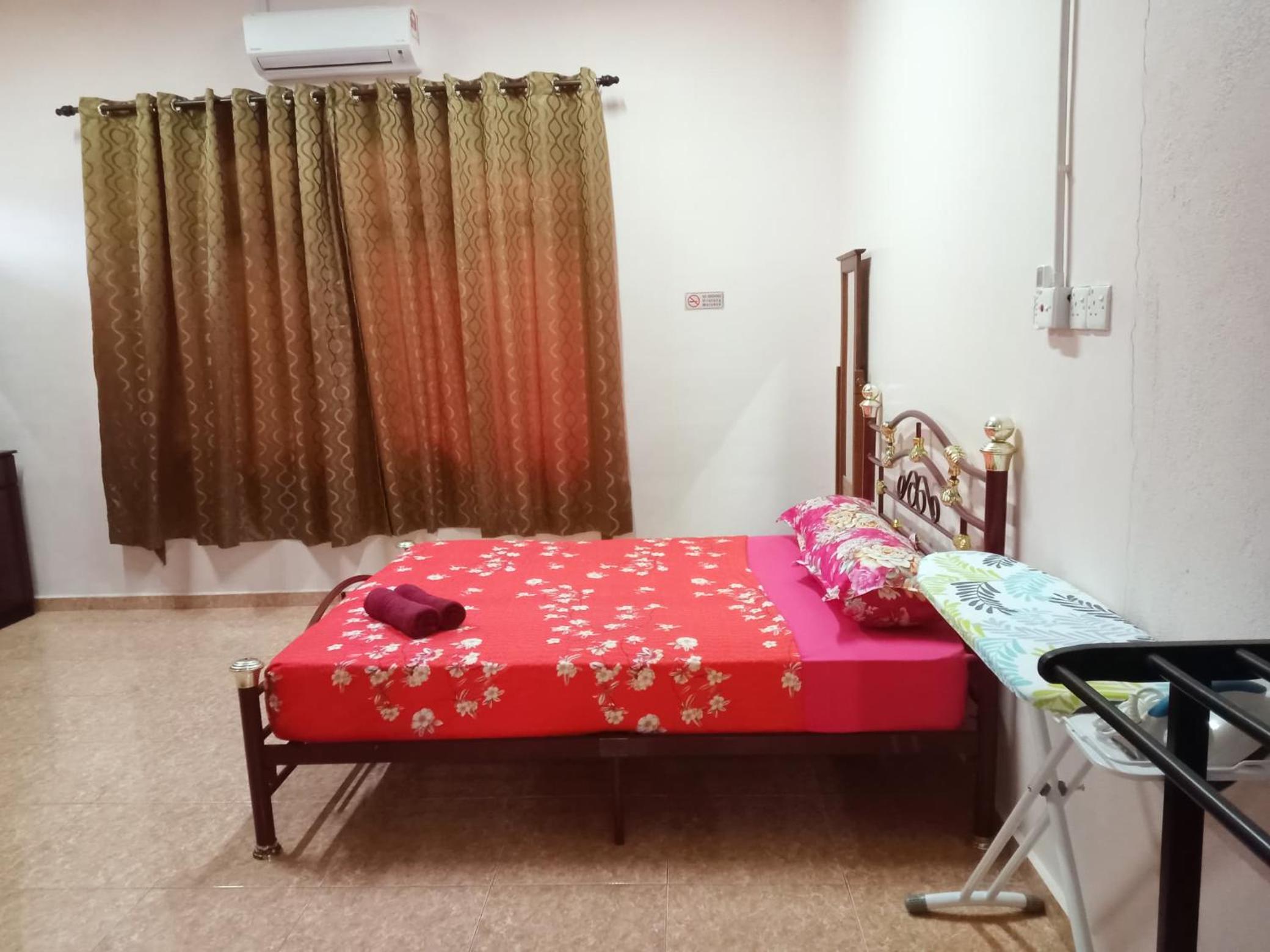 Camelia Homestay Bungalow - Mawar House Near Airport and Gong Badak Stadium