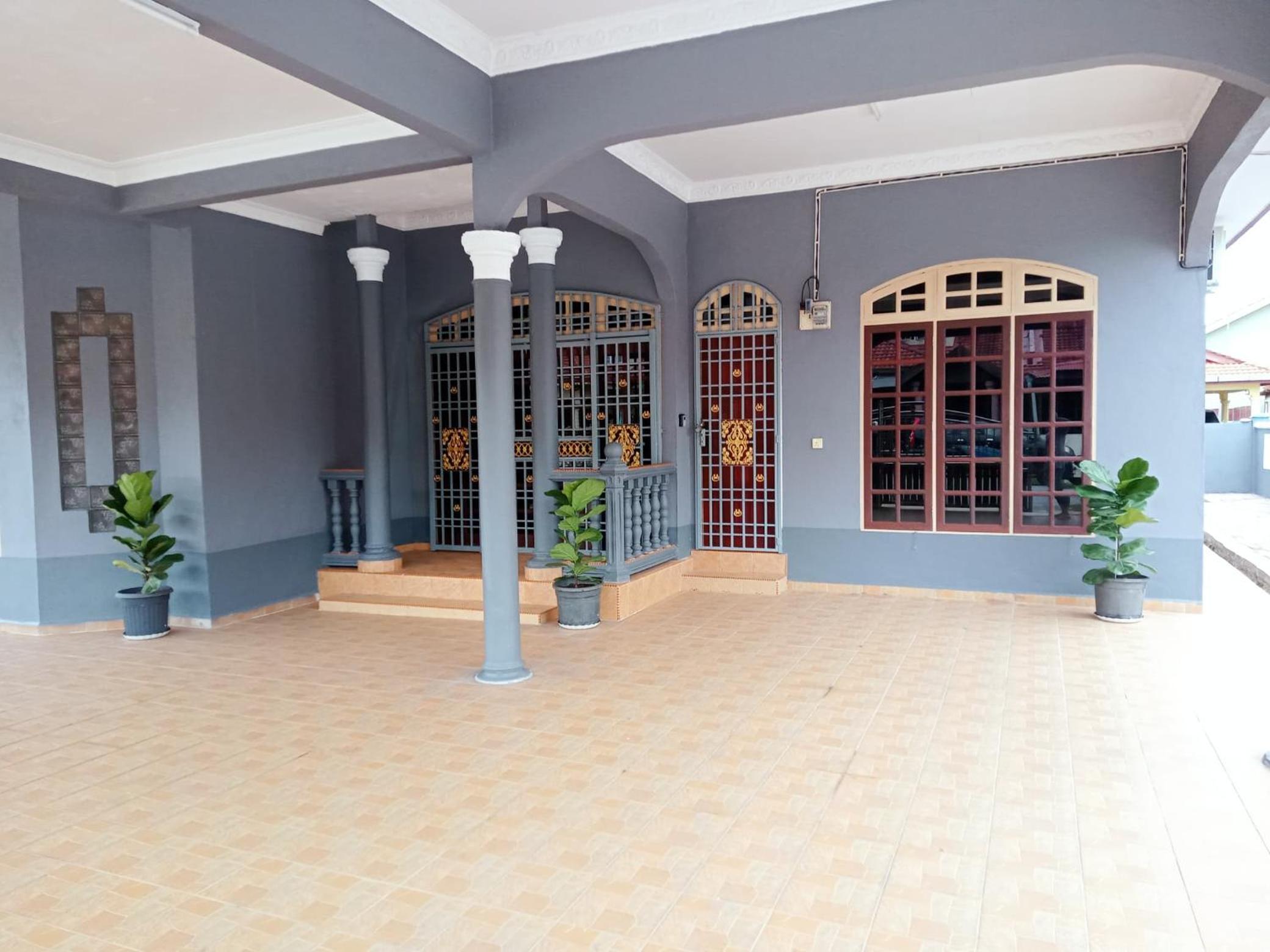 Camelia Homestay Bungalow - Mawar House Near Airport and Gong Badak Stadium