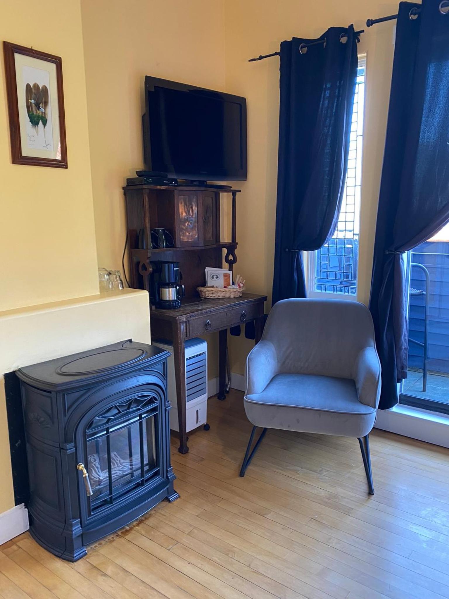 Tofino Vacations - The Inn at Tough City - Property Image 44