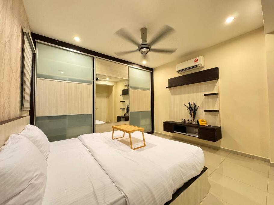 The Mystiic Retreat 3 to 5 mins to Mid Valley and KSL