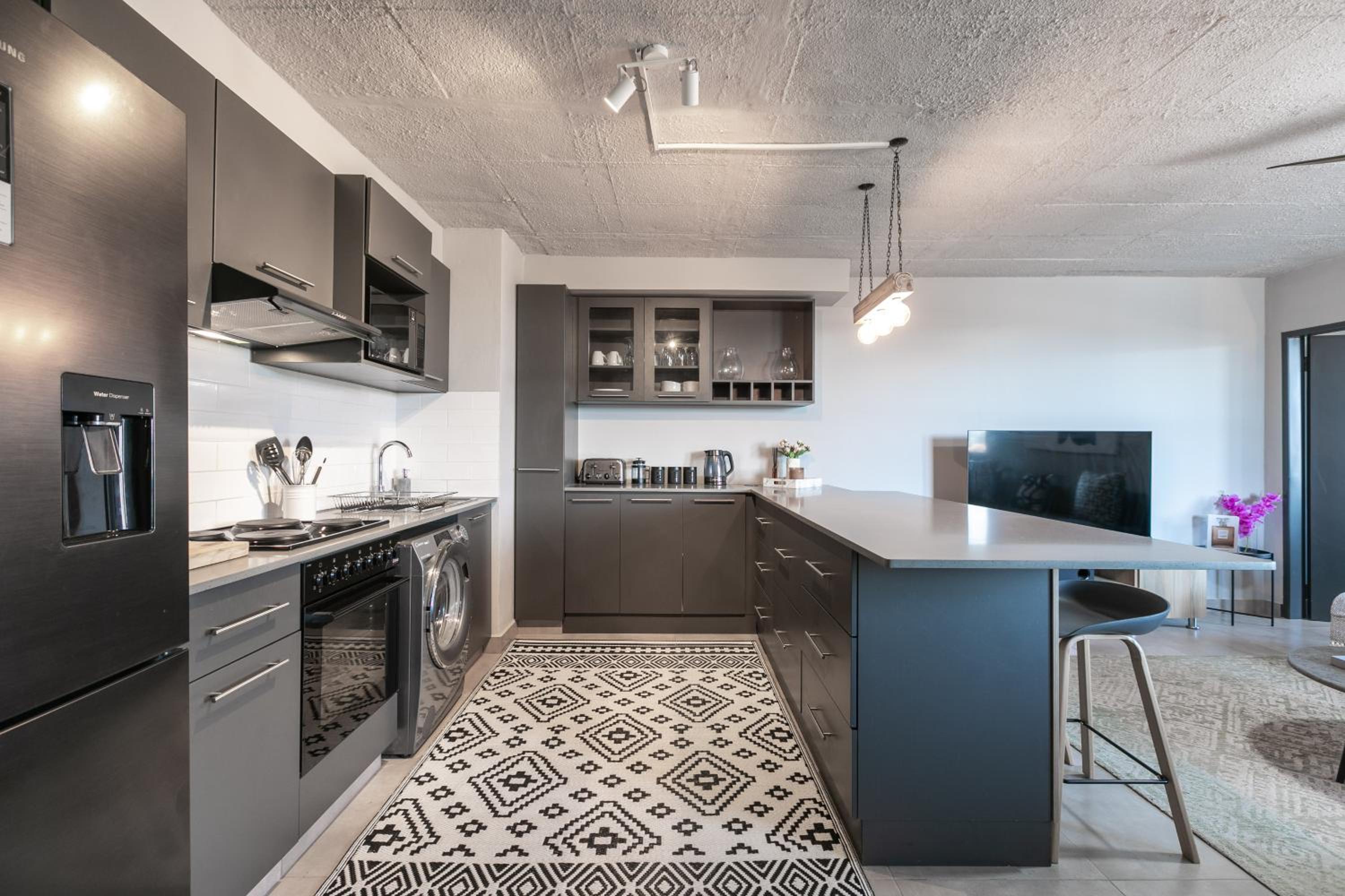 Stylish Stunner in Circa 205 view 4
