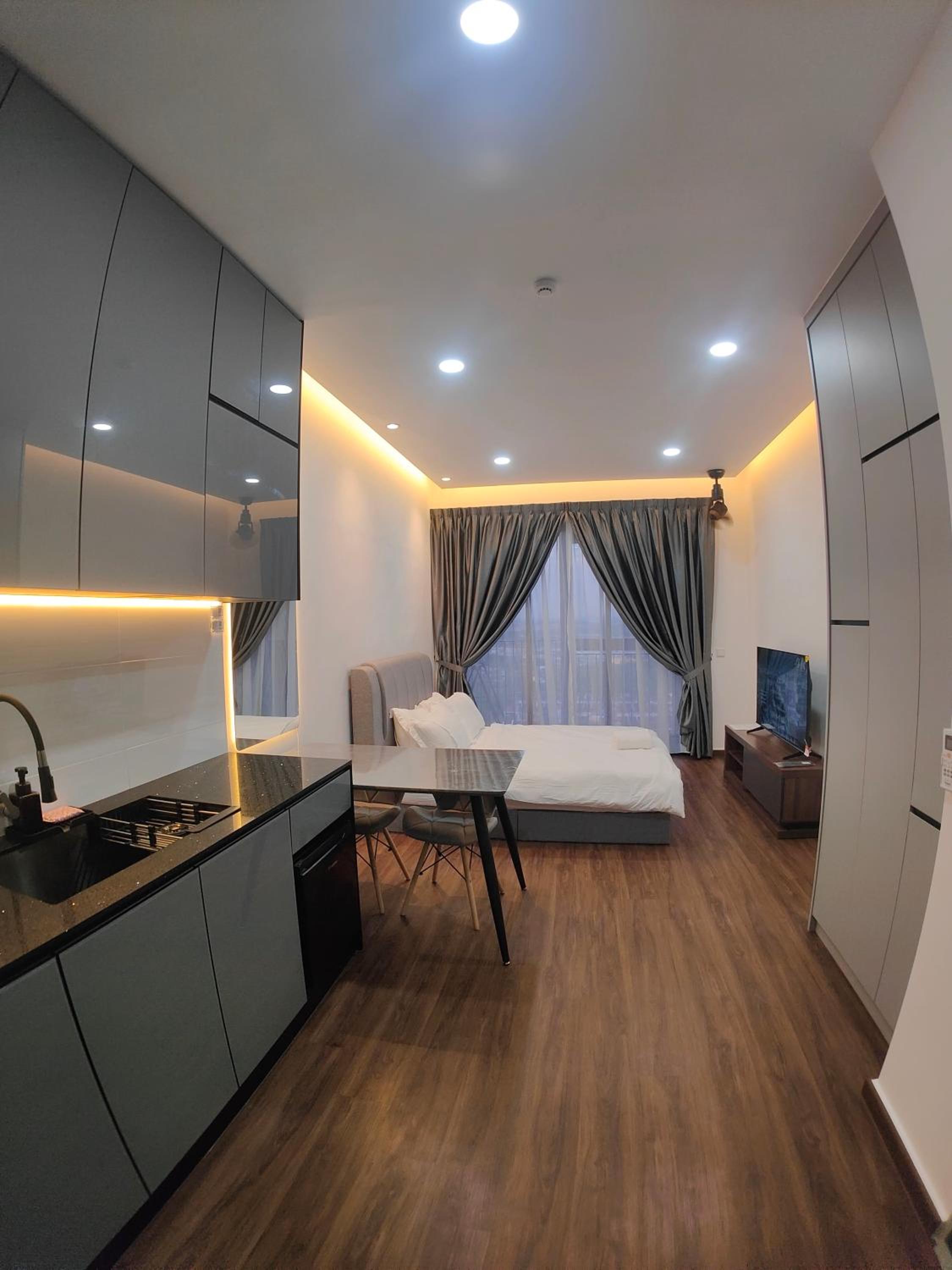 THR1 Cozy Studio with Netflix at SKYTREES Bukit Indah