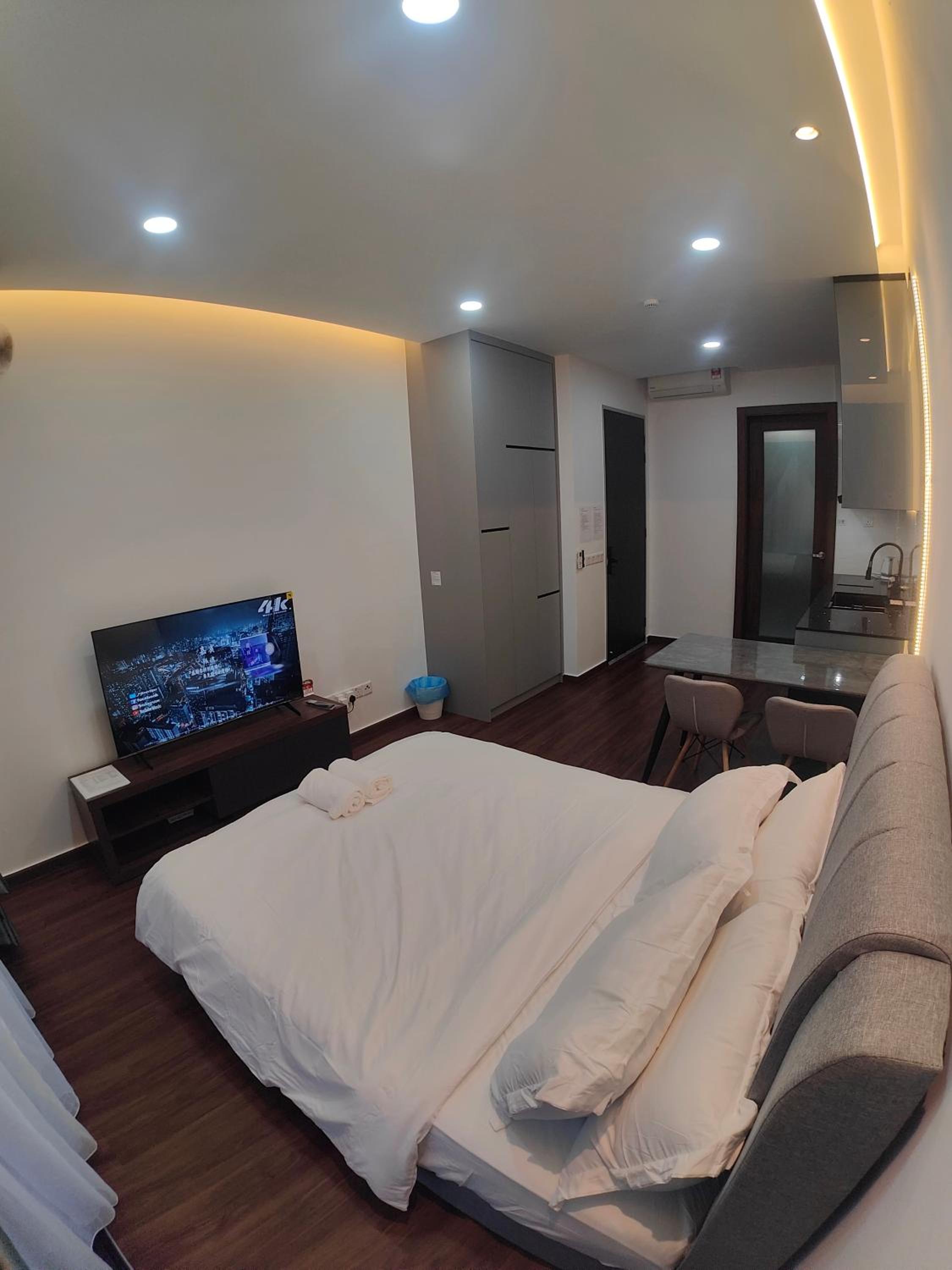 THR1 Cozy Studio with Netflix at SKYTREES Bukit Indah