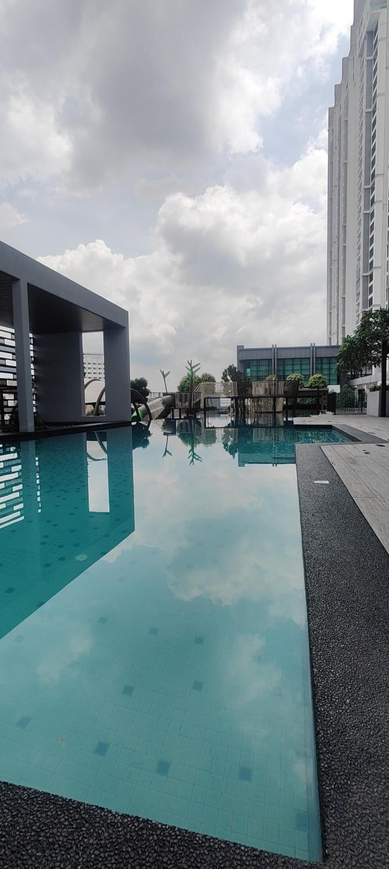 THR1 Cozy Studio with Netflix at SKYTREES Bukit Indah