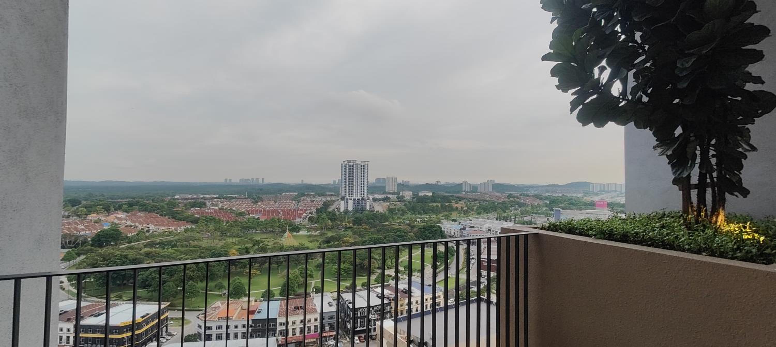 THR1 Cozy Studio with Netflix at SKYTREES Bukit Indah