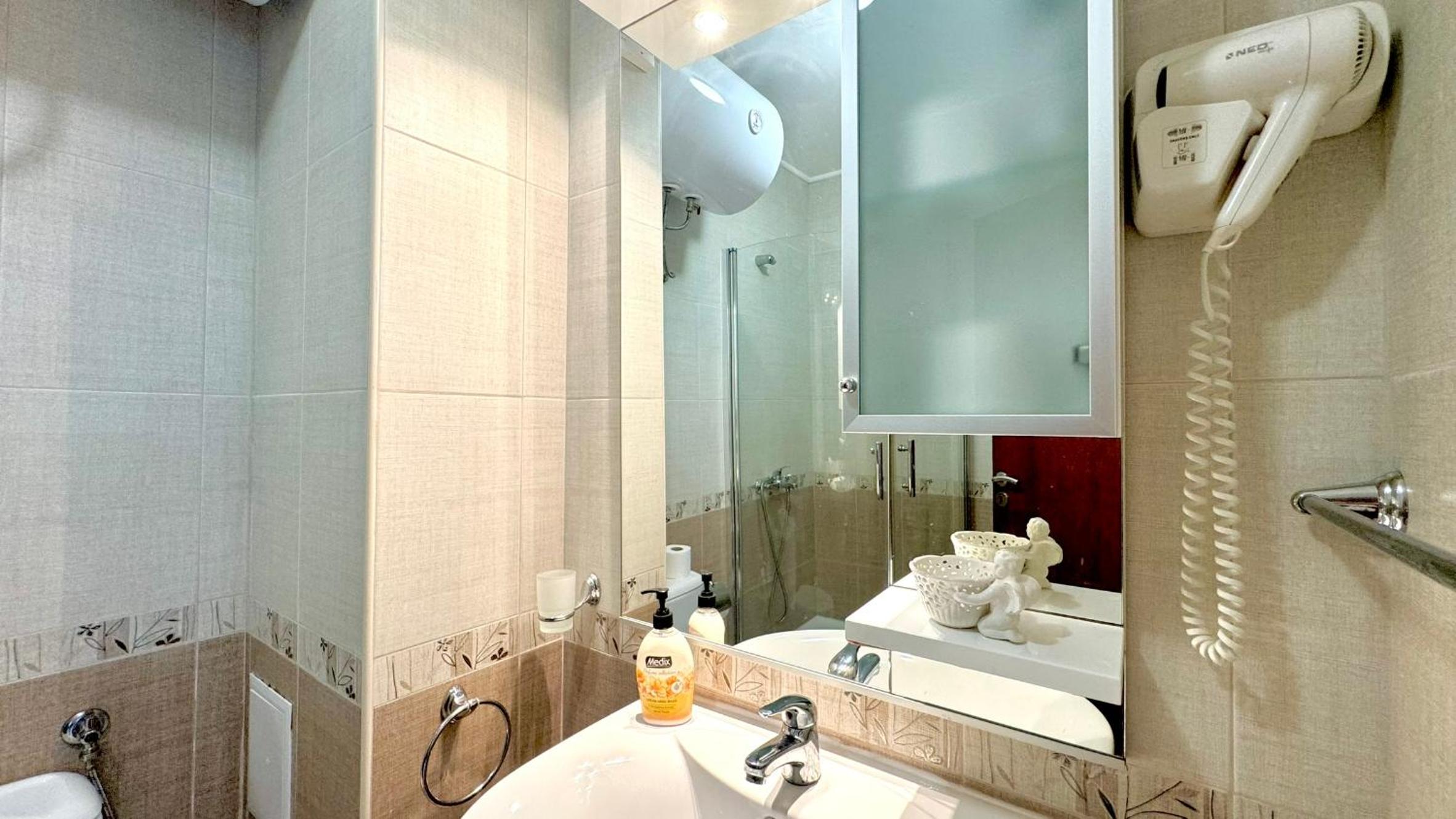 Bratanov Asteria Family