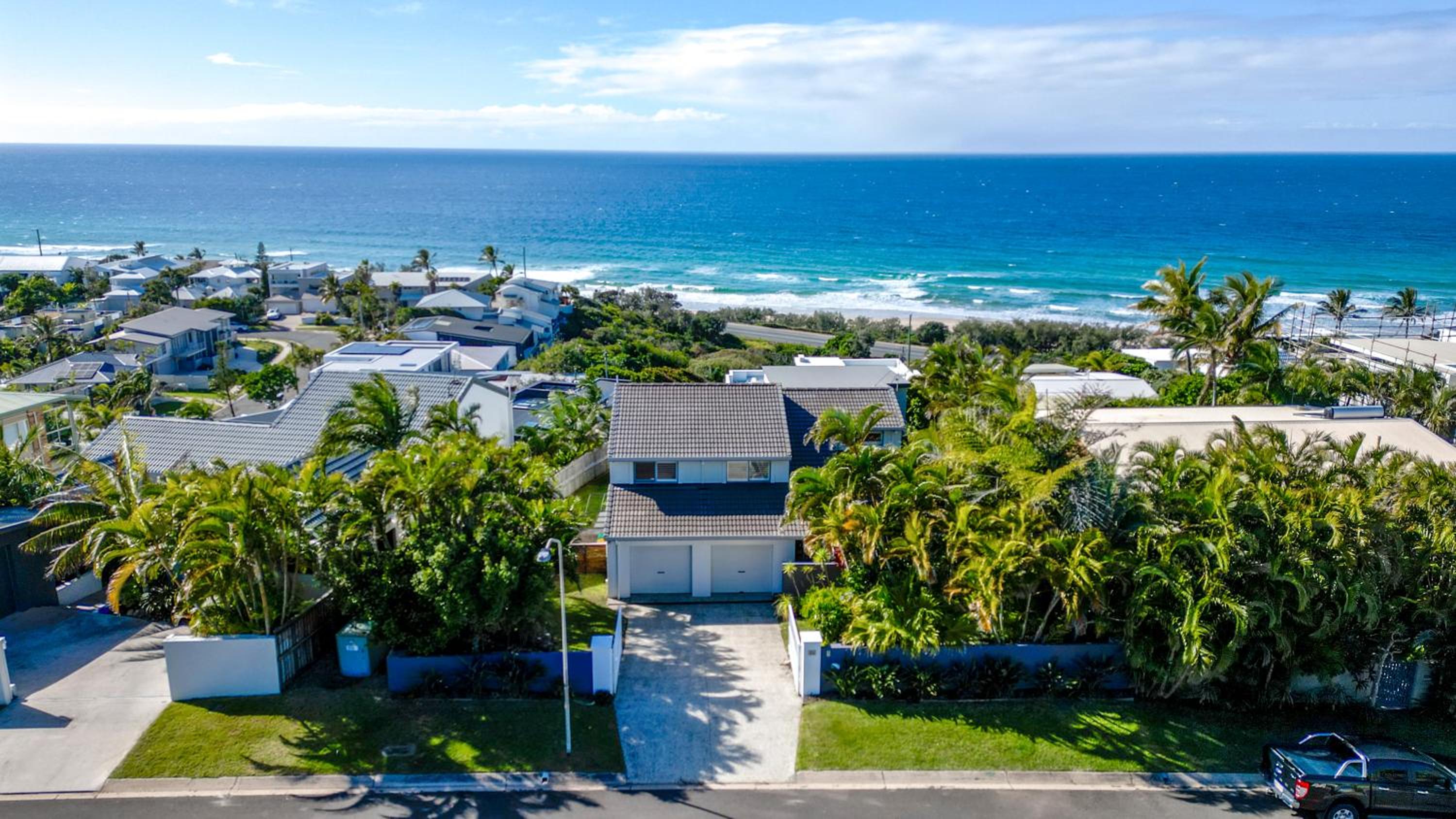 Spectacular Beachside Living, Sunrise Beach
