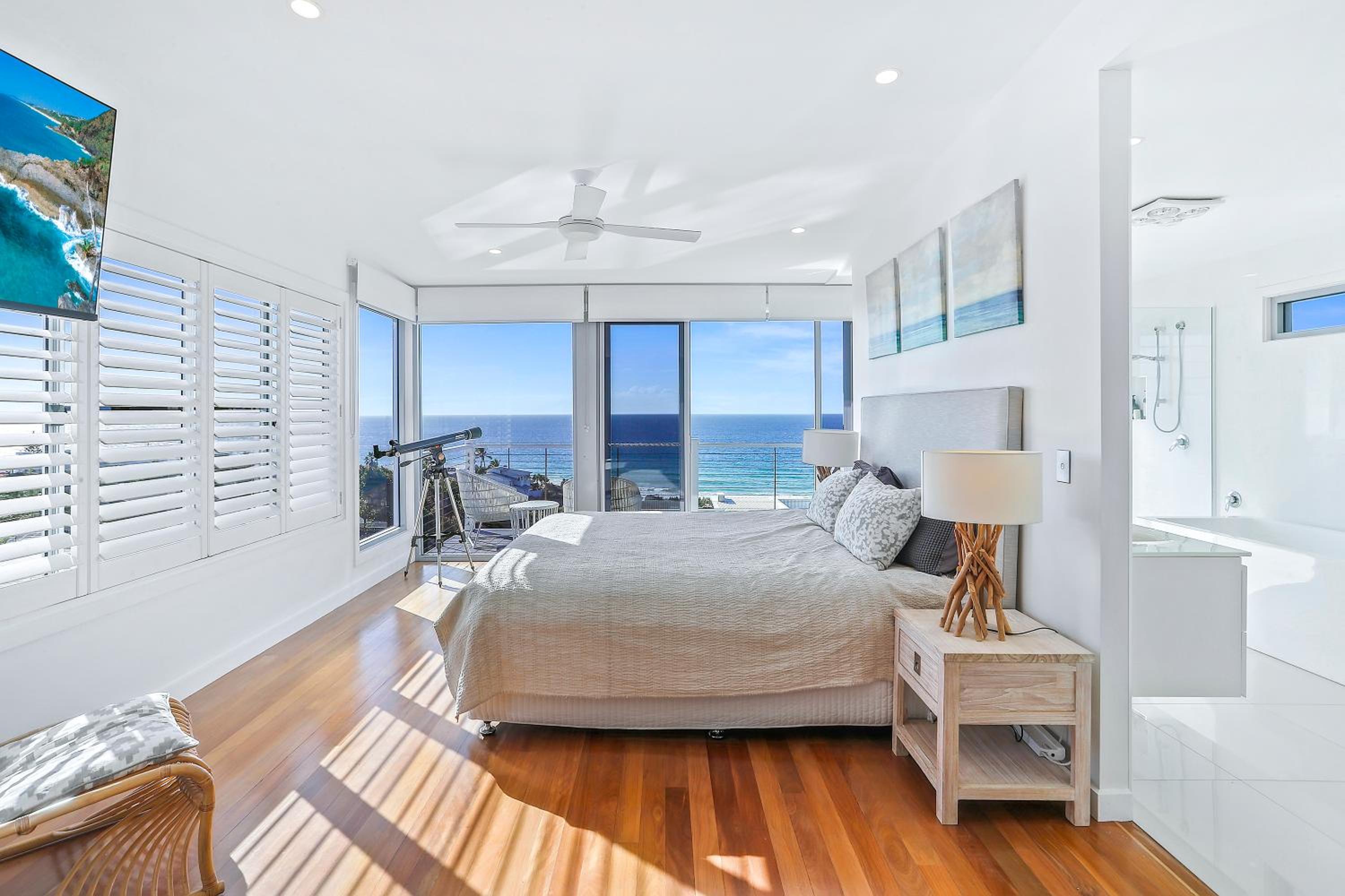 Spectacular Beachside Living, Sunrise Beach