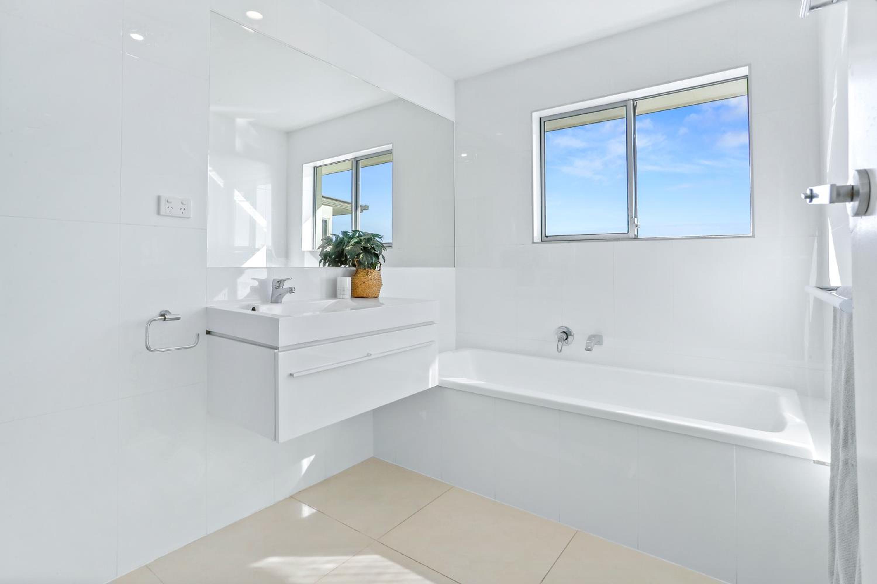 Spectacular Beachside Living, Sunrise Beach