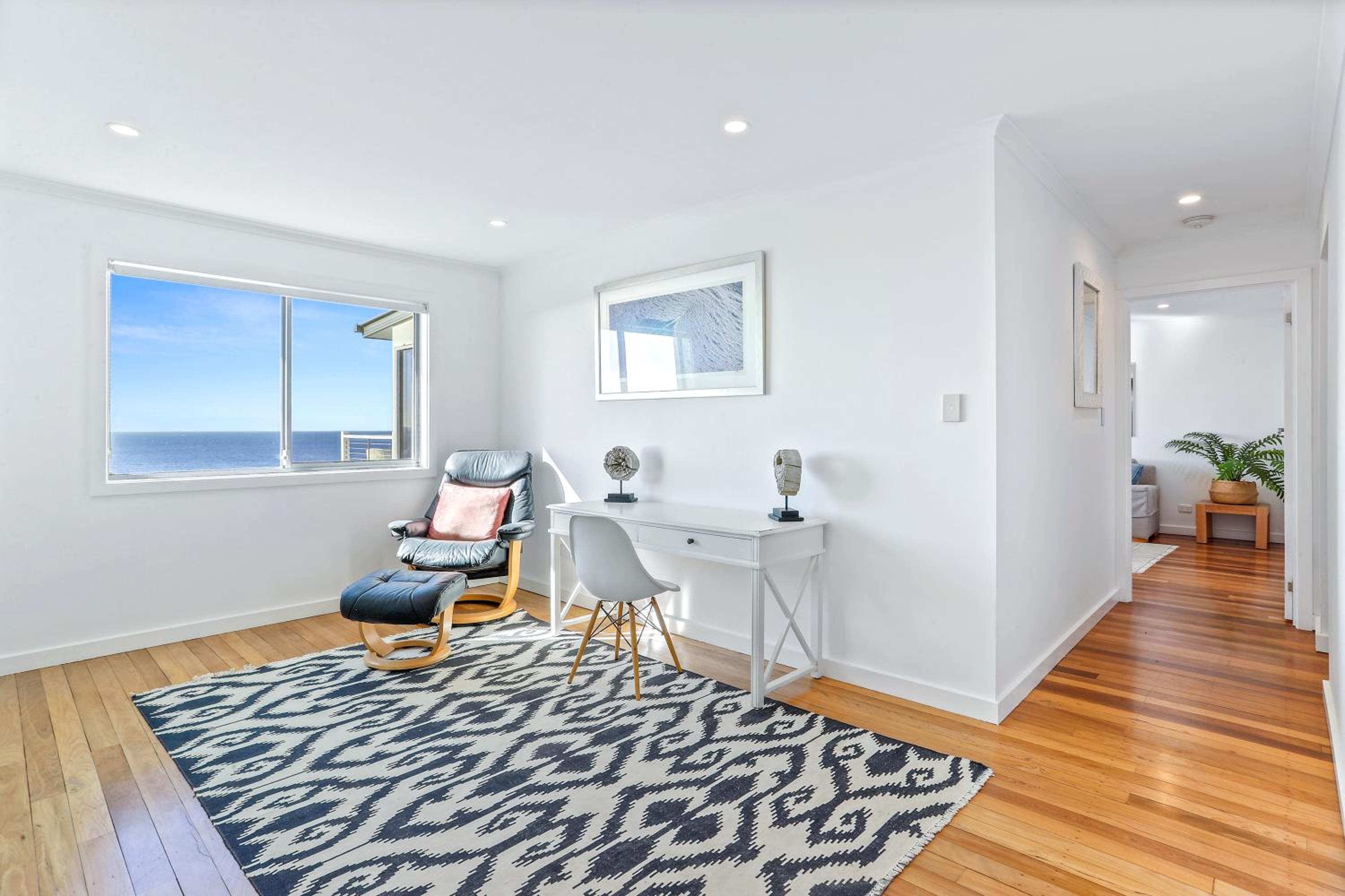 Spectacular Beachside Living, Sunrise Beach