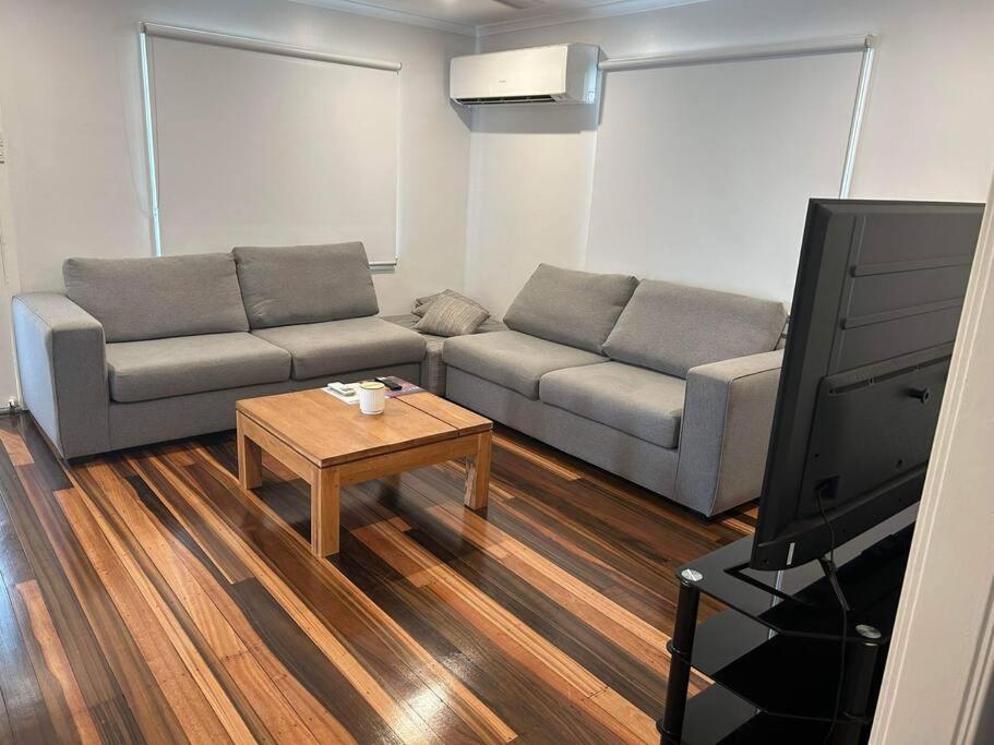 Mt Isa - Emerald Gem 3 Bedroom home QUIET AREA