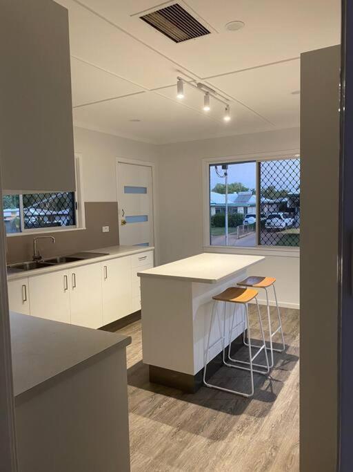 Mt Isa - Emerald Gem 3 Bedroom home QUIET AREA