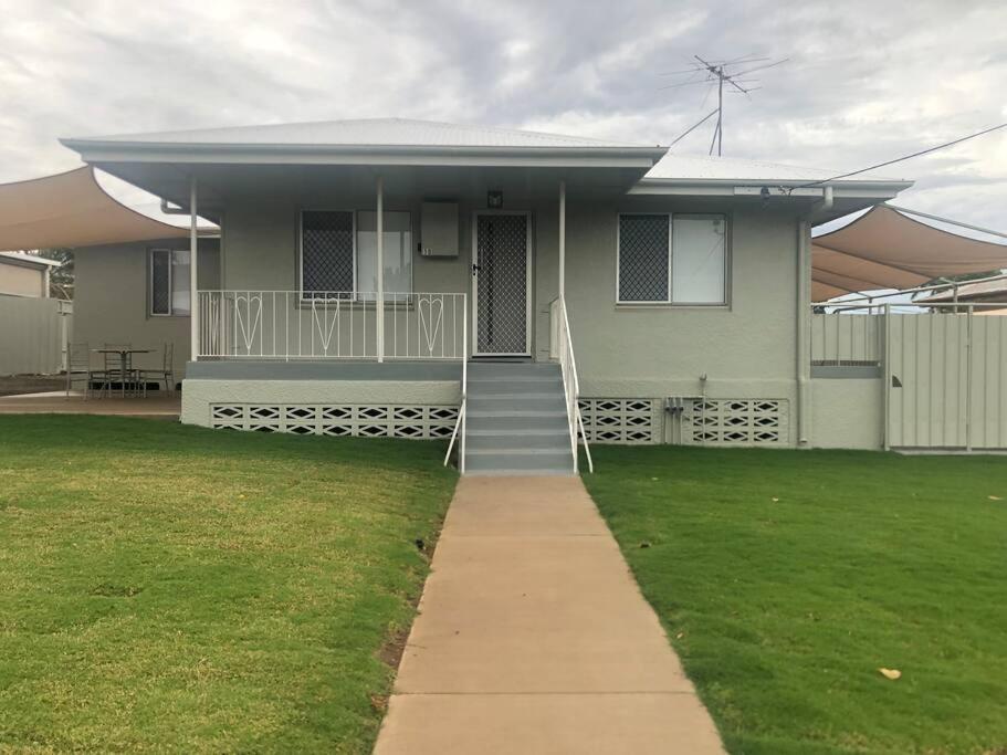 Mt Isa - Emerald Gem 3 Bedroom home QUIET AREA