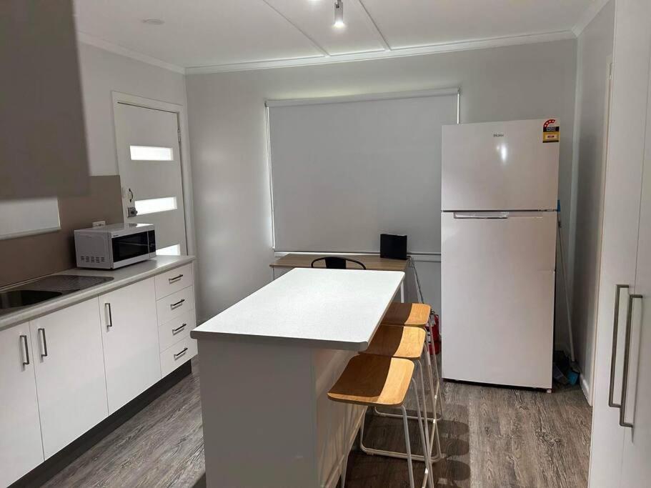 Mt Isa - Emerald Gem 3 Bedroom home QUIET AREA
