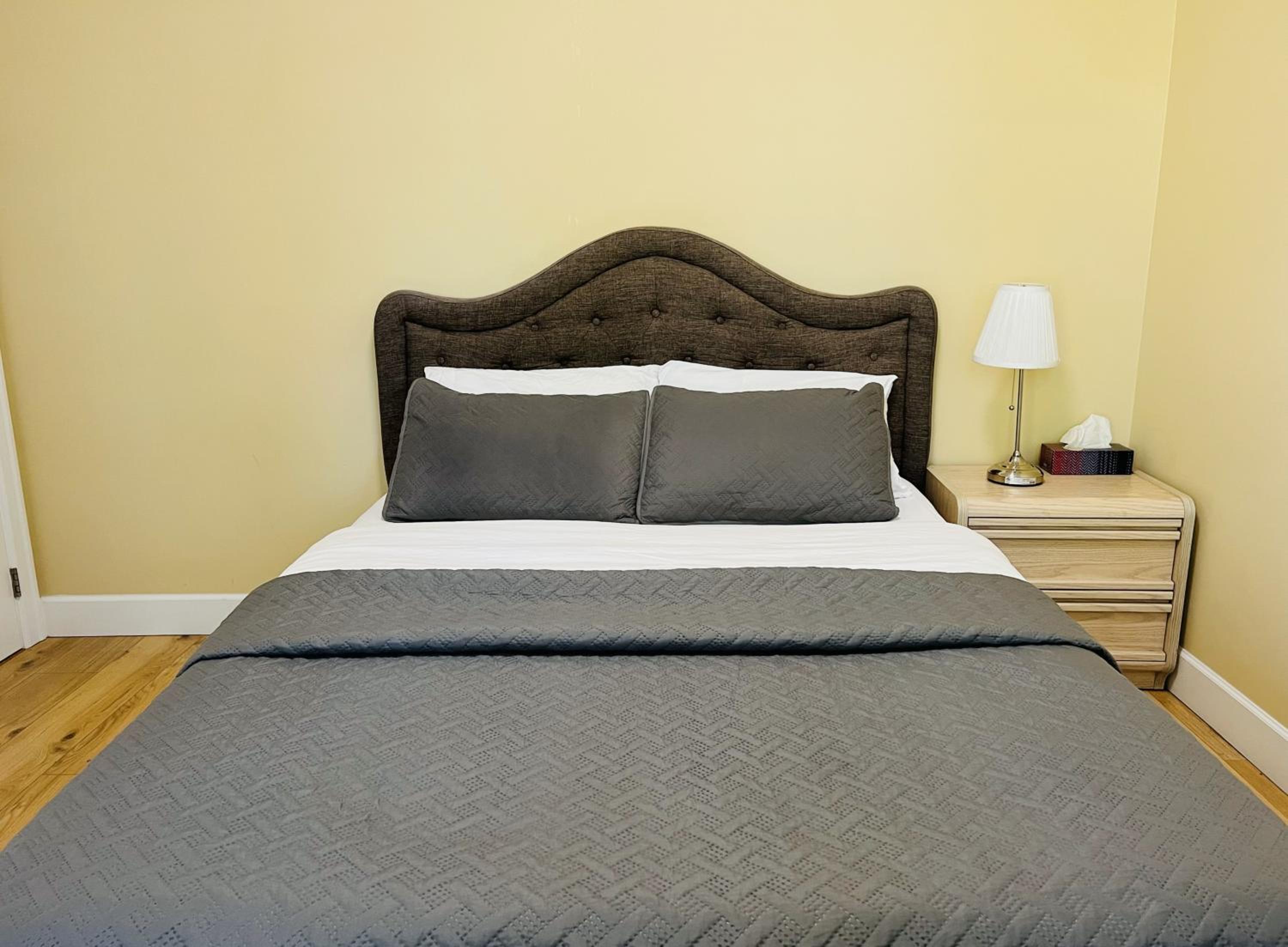 Vancouver Metrotown Guest House 8 mins walk to Sky Train