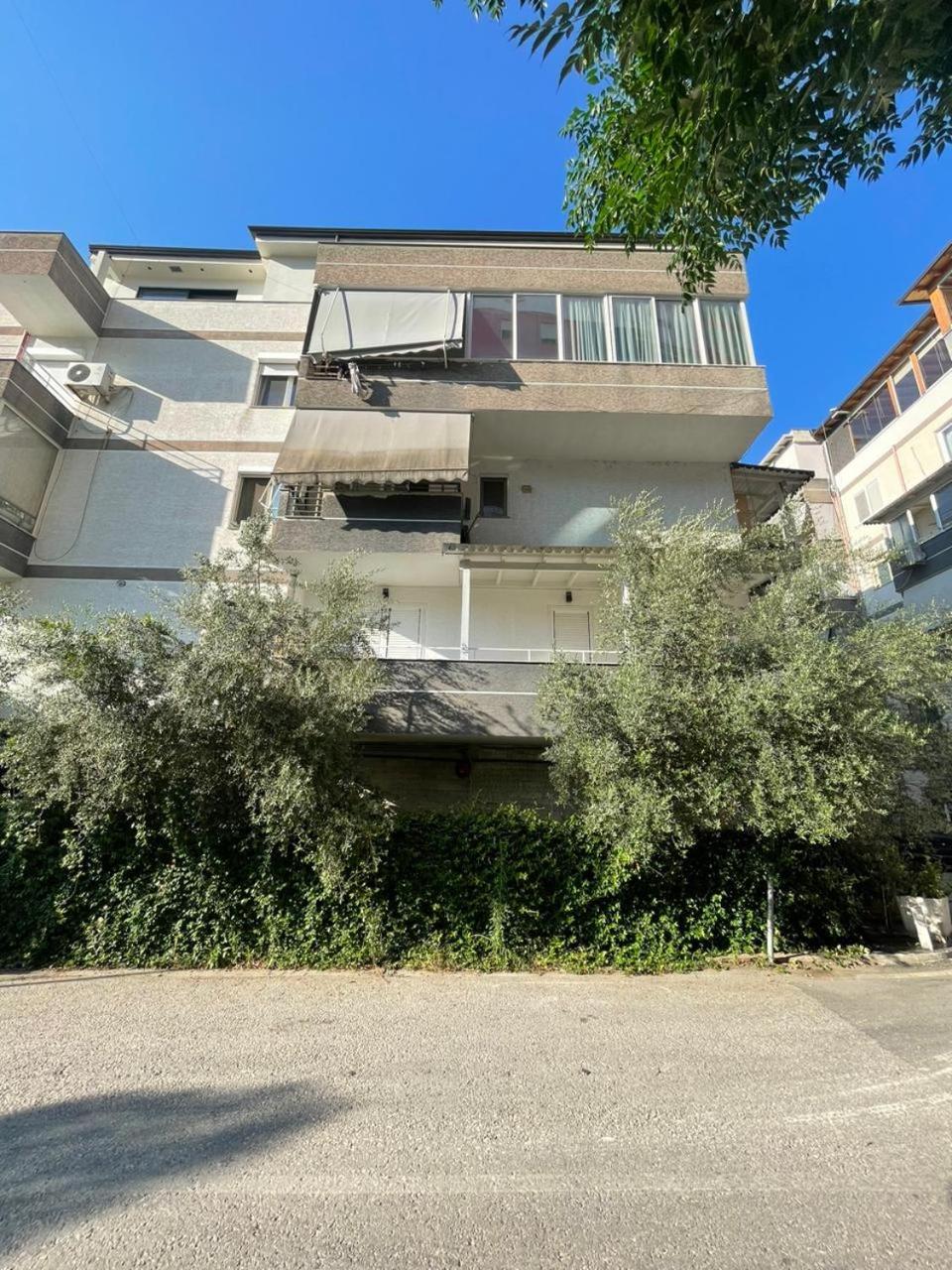 Tirana Perla