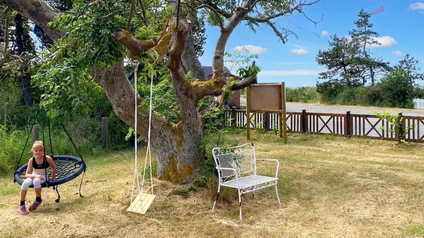 Summer Cottage Tucked Away In Coastal Area