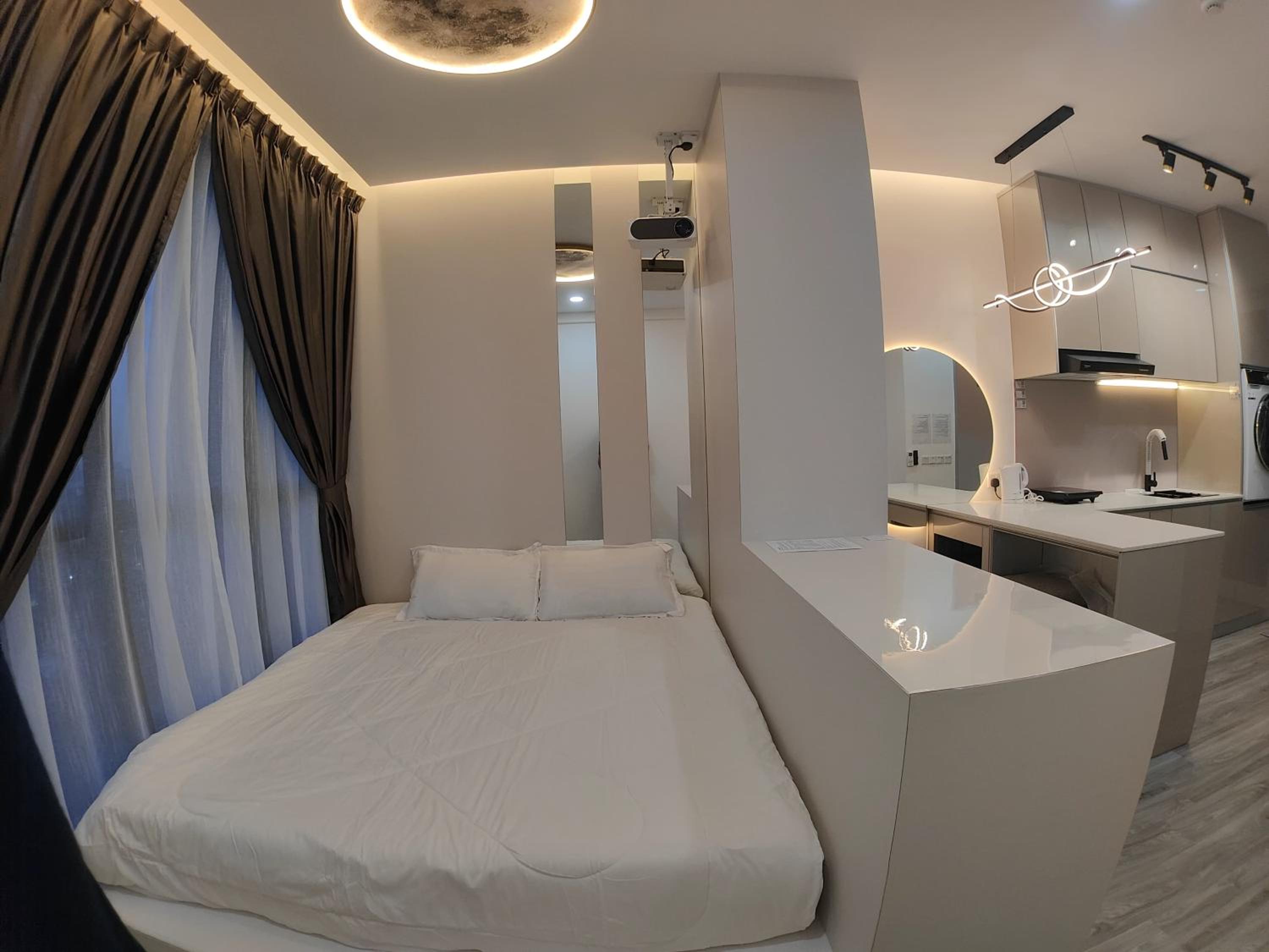 THR1 Cozy Studio with Netflix at SKYTREES Bukit Indah
