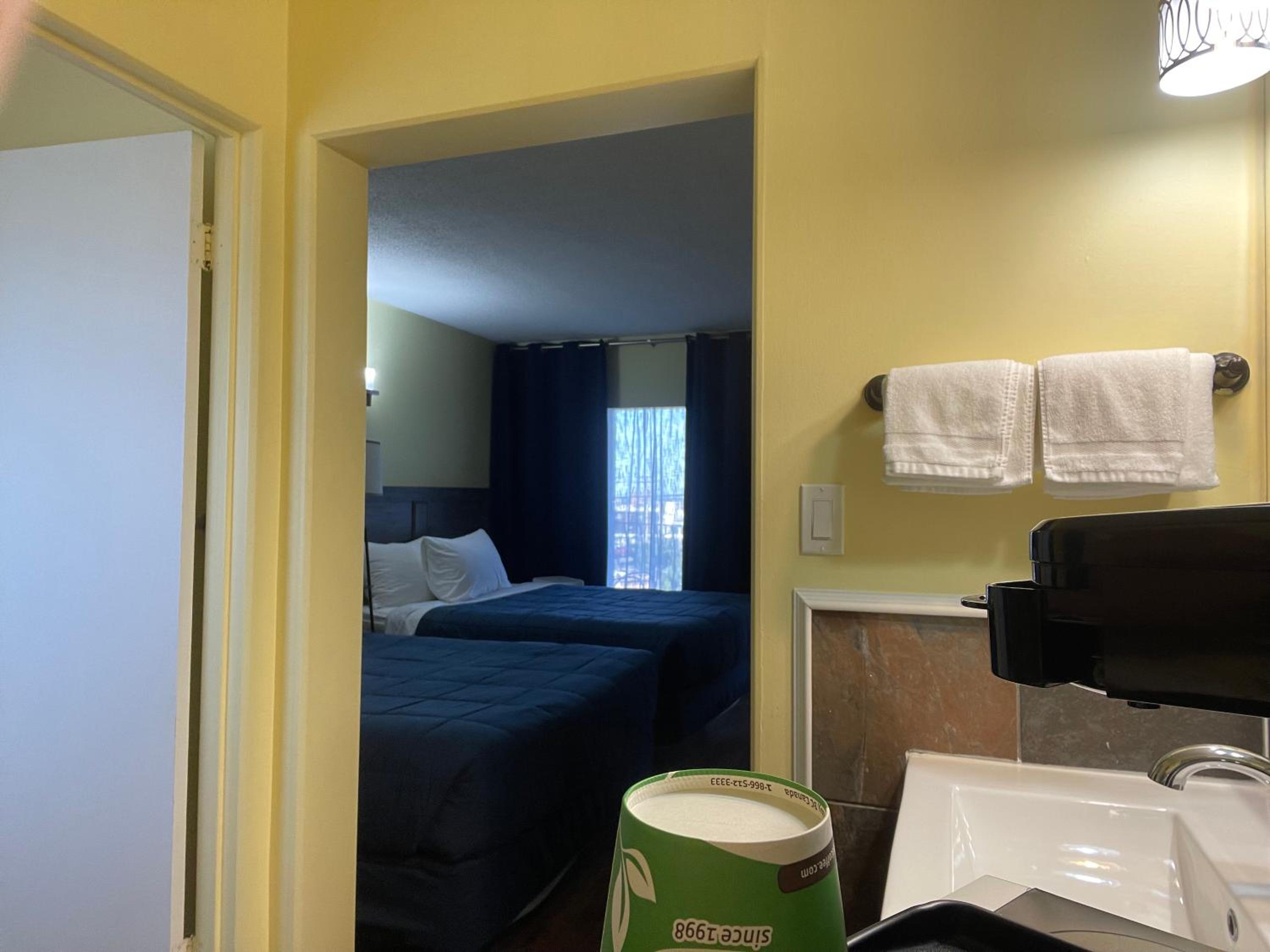 Port-O-Call Inn