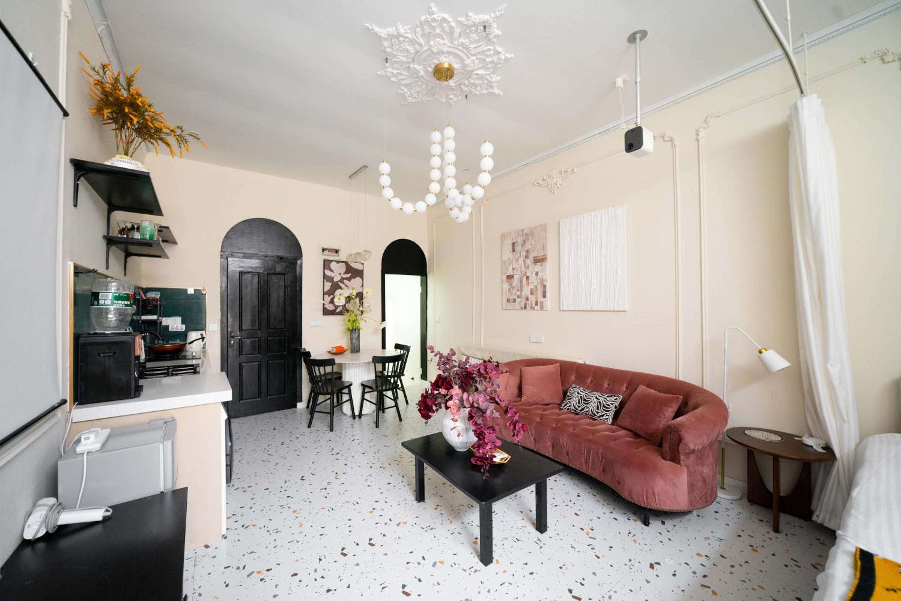 Shanghai Downtown Yi Du B&B - Near South Shaanxi Road Metro Station 600meters