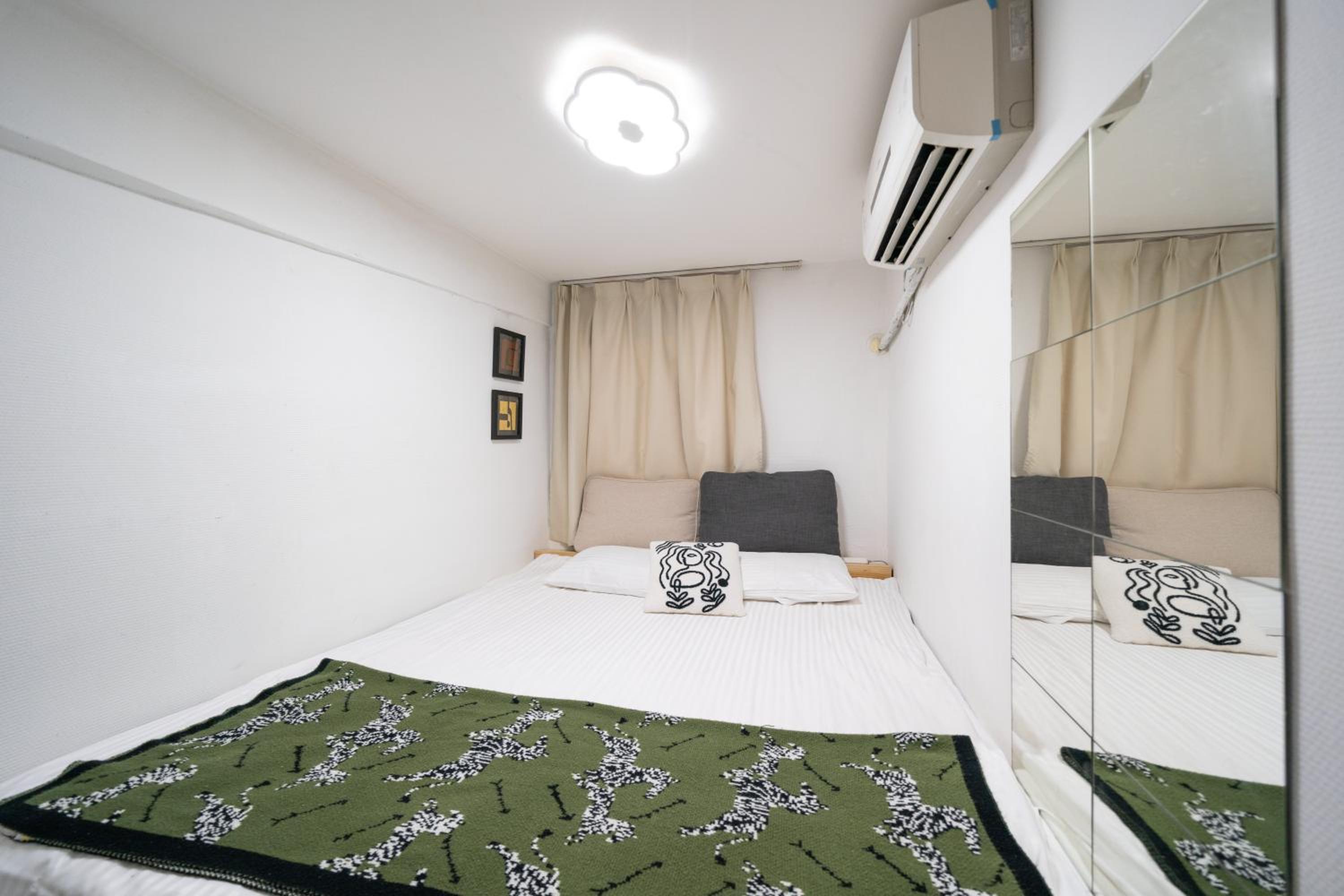 Shanghai Downtown Yi Du B&B - Near South Shaanxi Road Metro Station 600meters