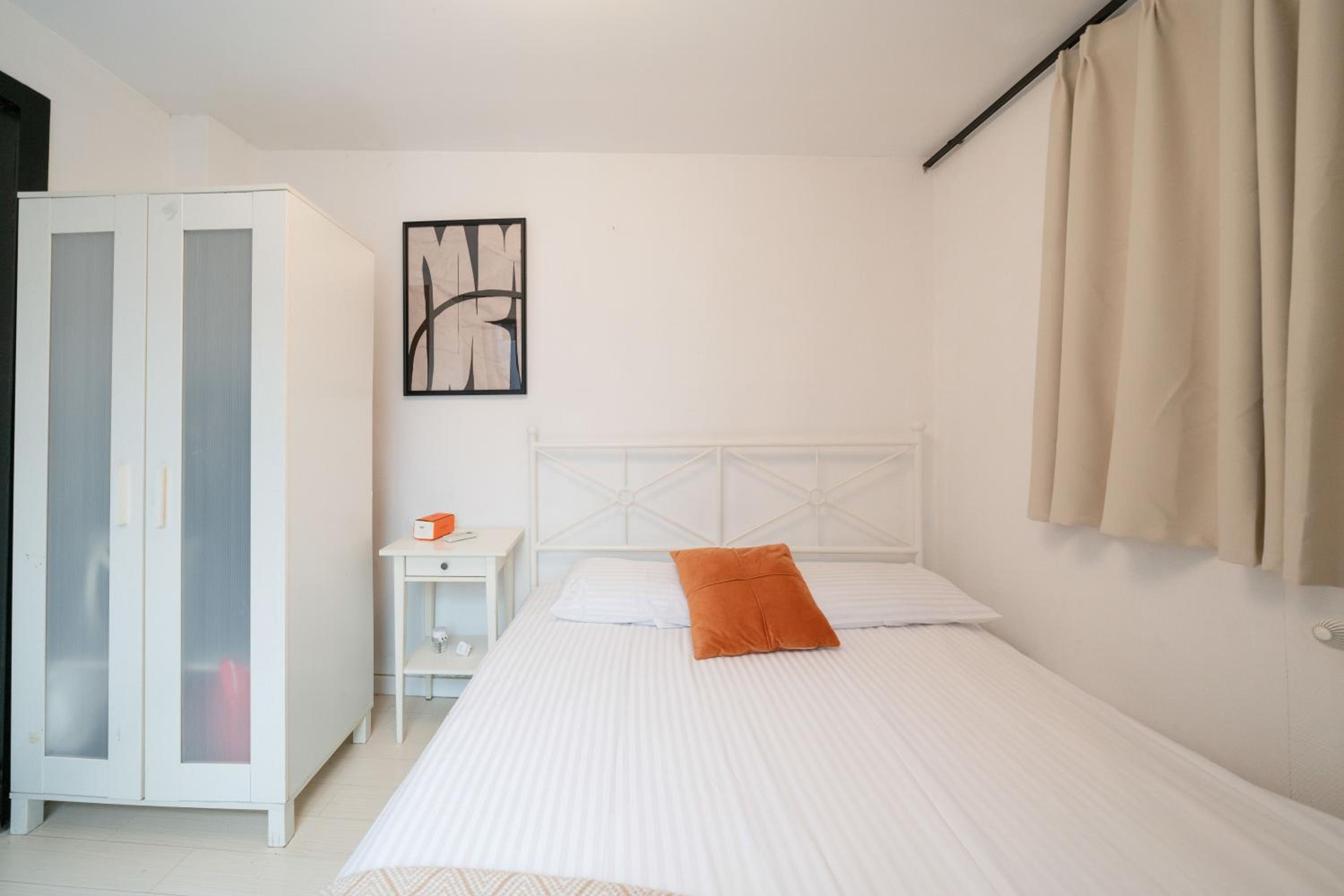 Shanghai Downtown Yi Du B&B - Near South Shaanxi Road Metro Station 600meters