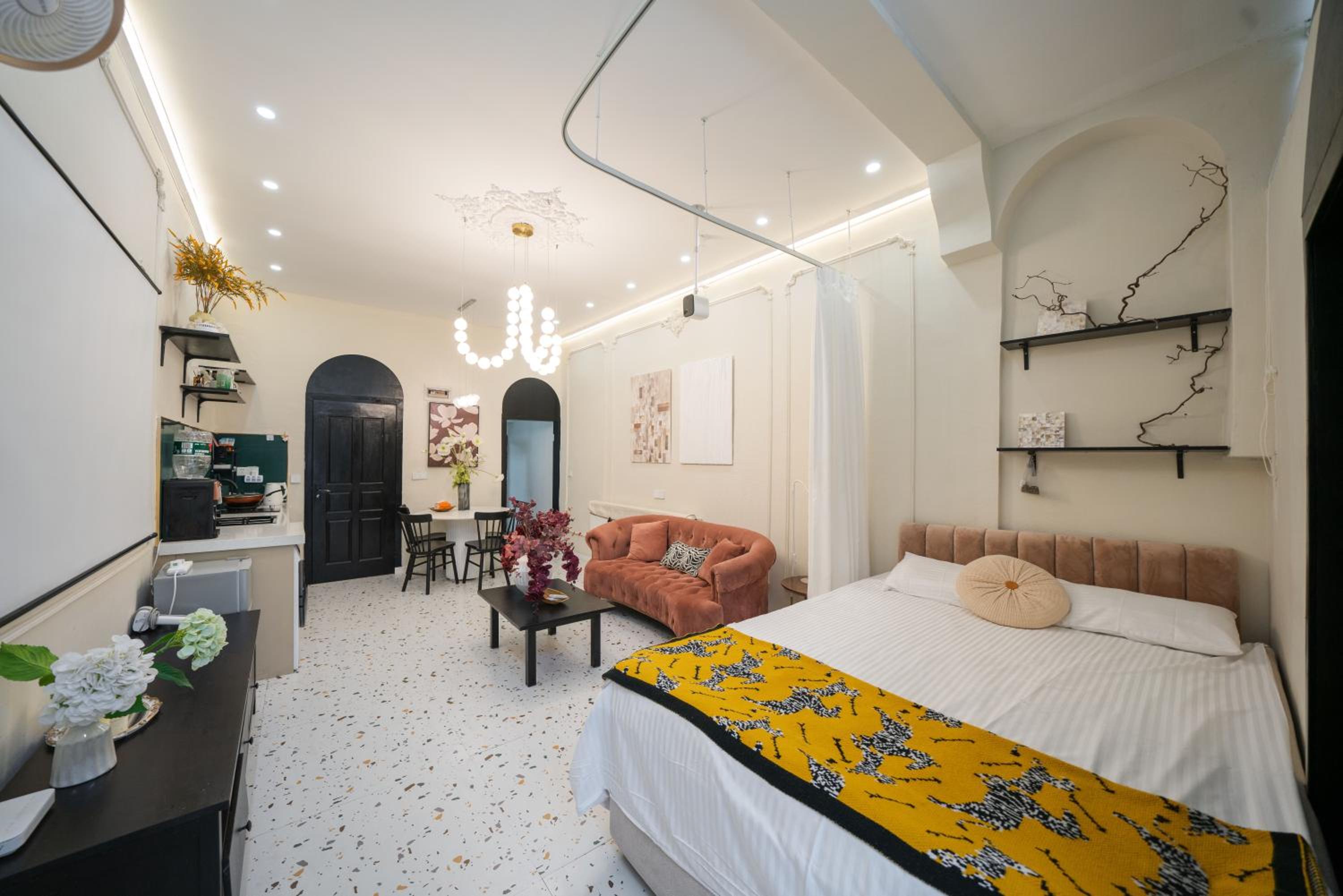 Shanghai Downtown Yi Du B&B - Near South Shaanxi Road Metro Station 600meters