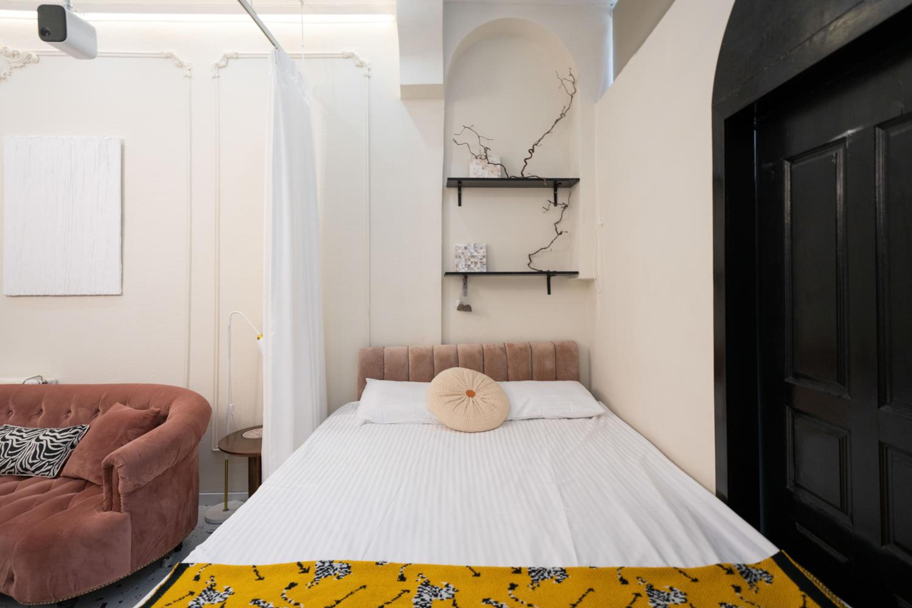 Shanghai Downtown Yi Du B&B - Near South Shaanxi Road Metro Station 600meters