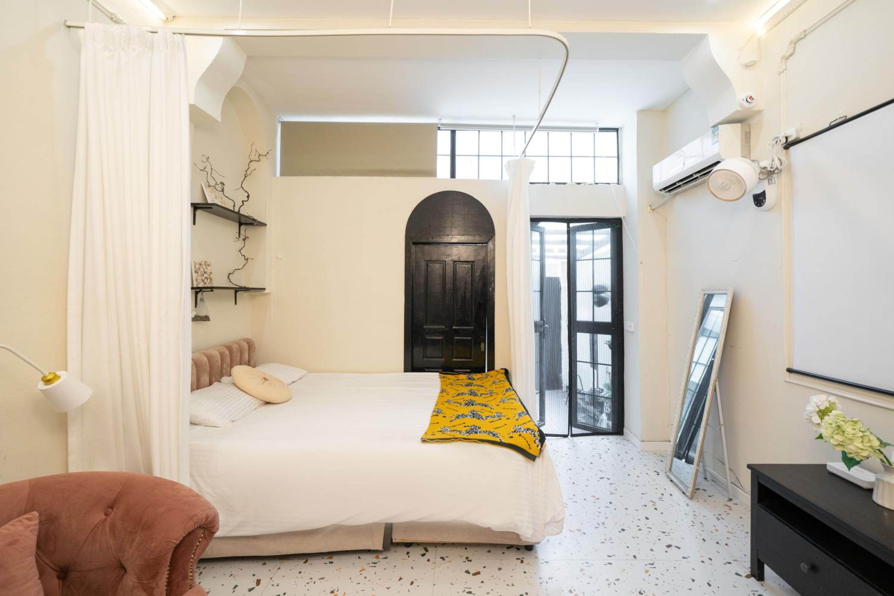 Shanghai Downtown Yi Du B&B - Near South Shaanxi Road Metro Station 600meters