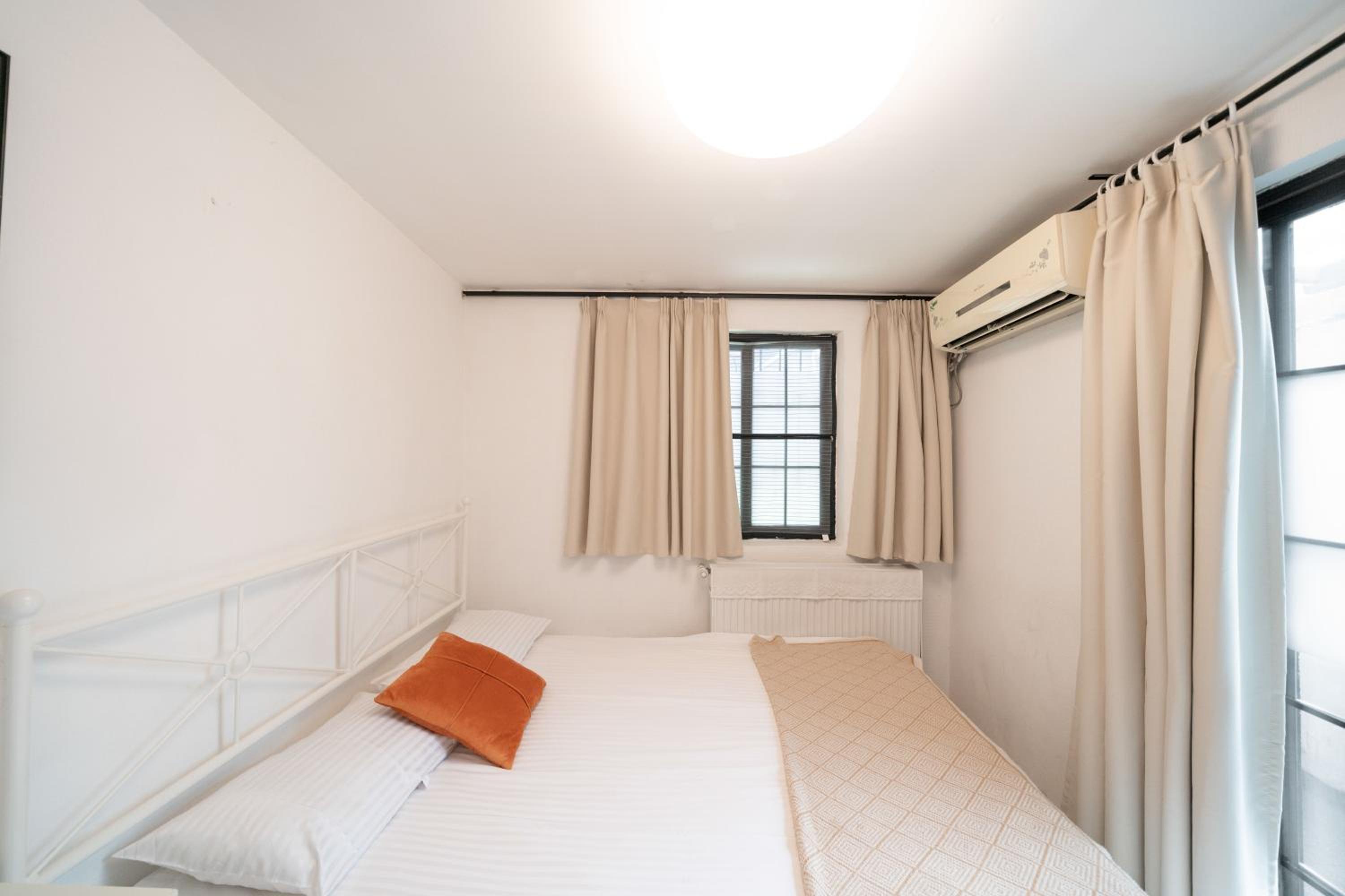 Shanghai Downtown Yi Du B&B - Near South Shaanxi Road Metro Station 600meters